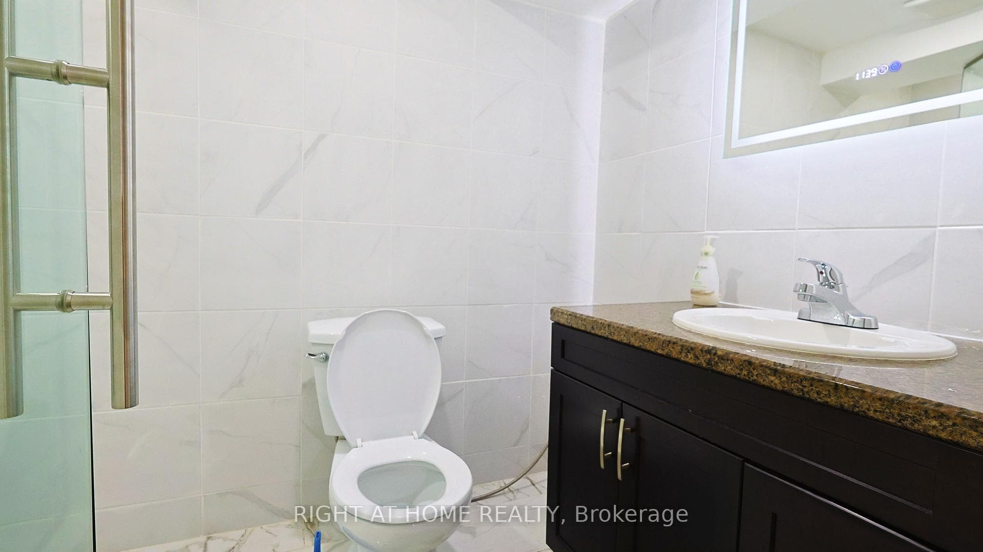 82 Normanhurst Avenue photo 41