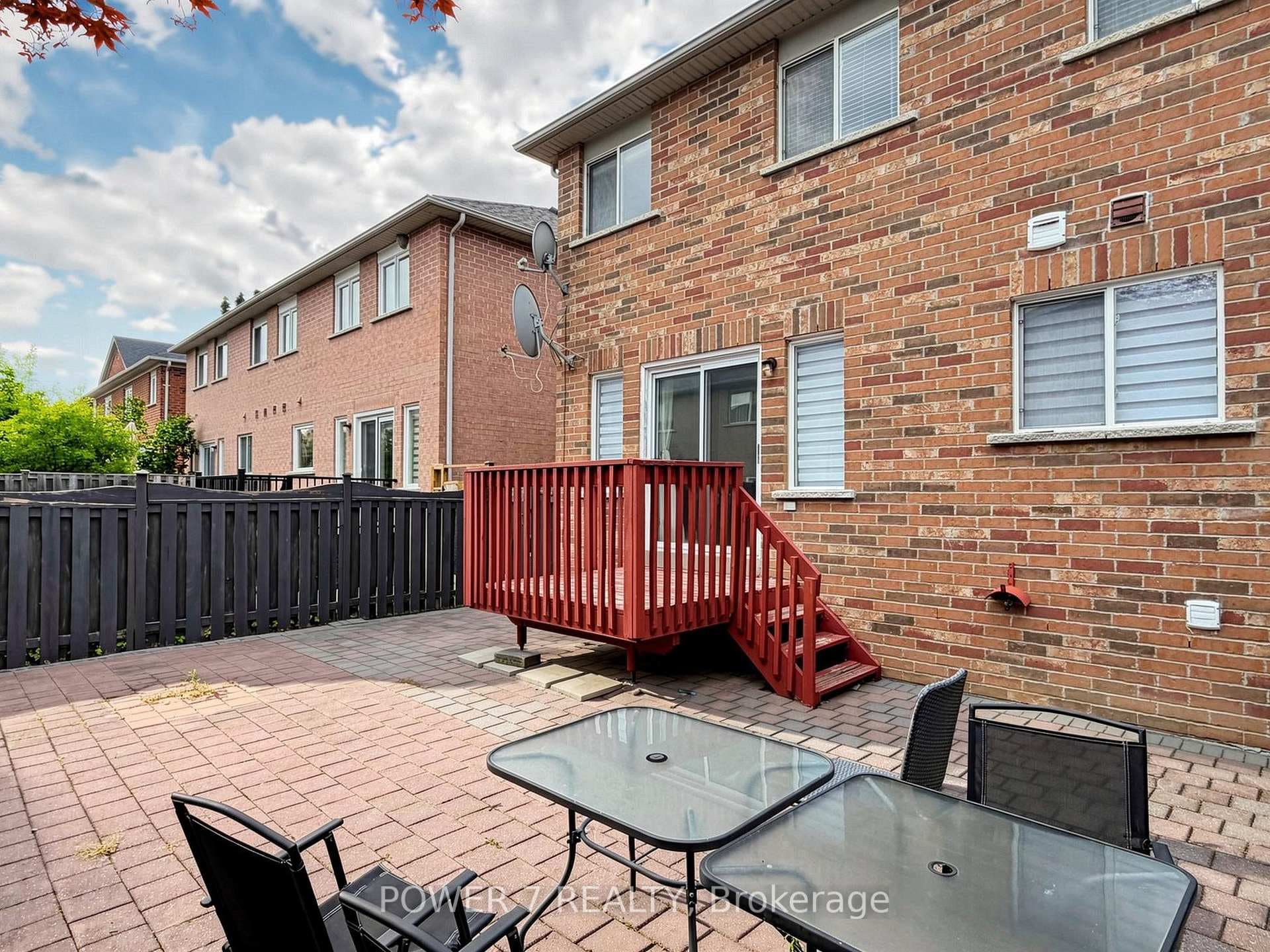 117 St Urbain Drive photo 46