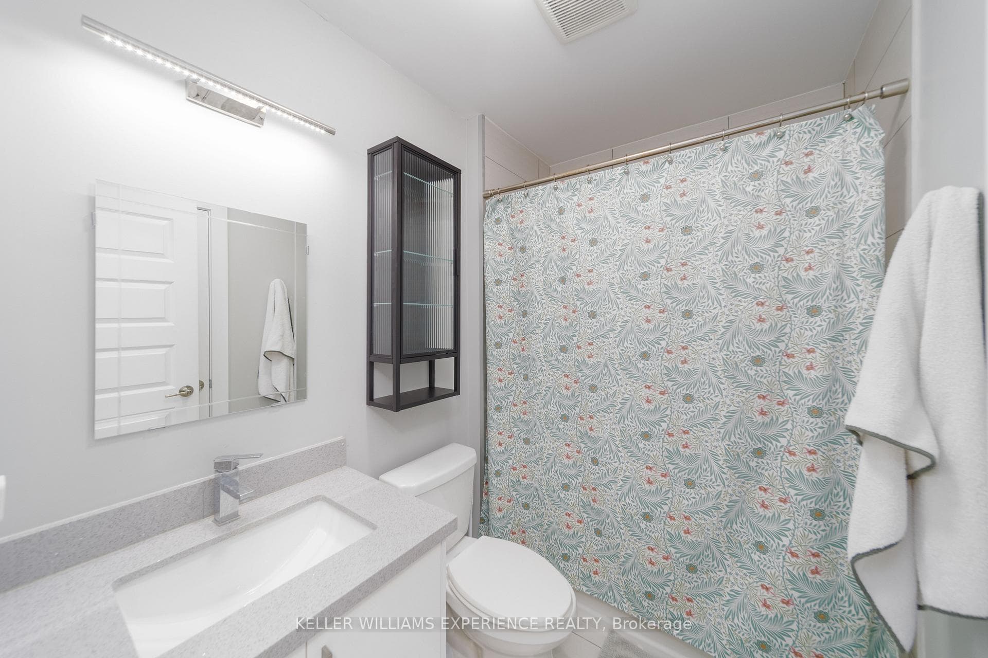 540 Essa Road Unit 29 photo 15