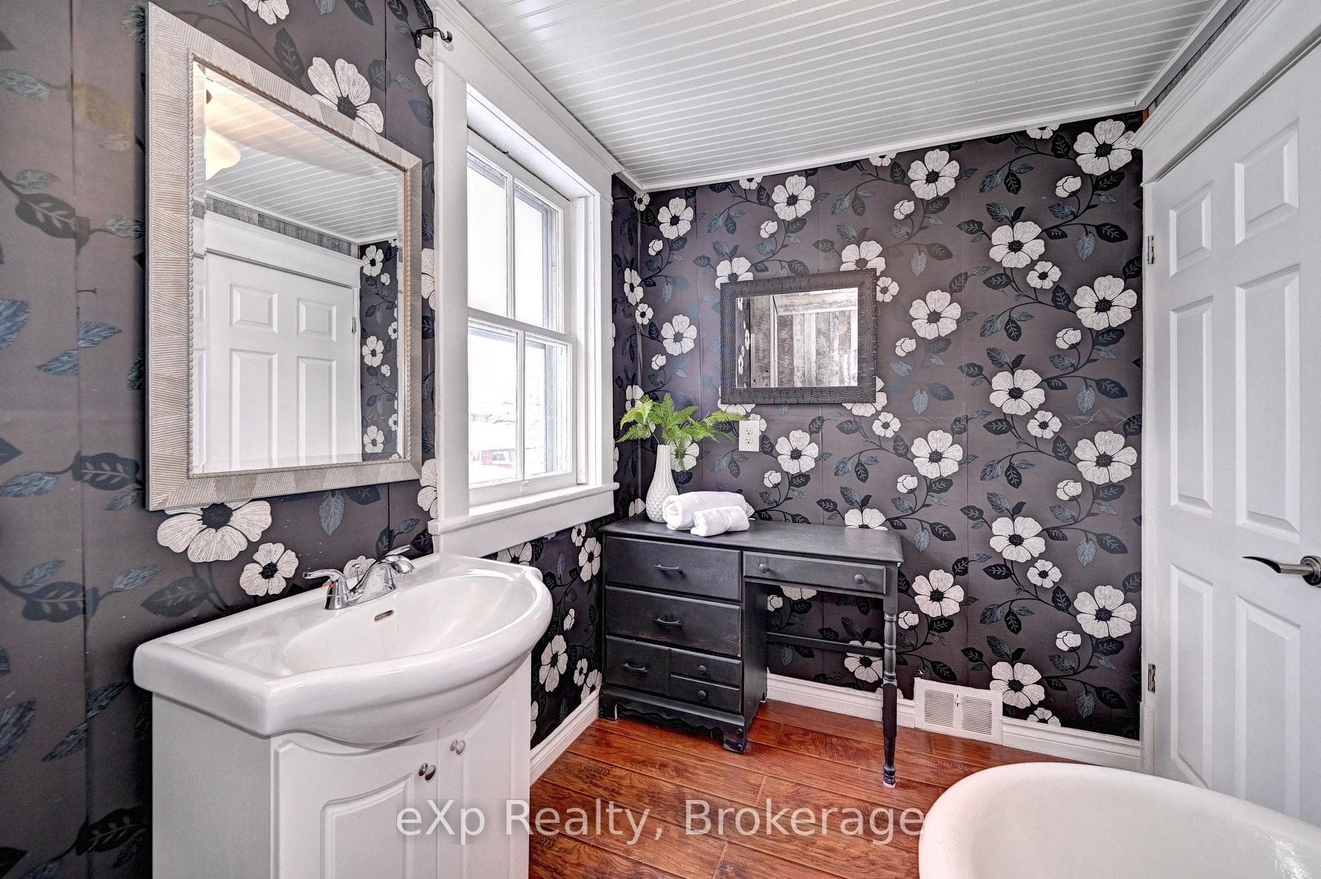 310 BARBER Avenue photo 28