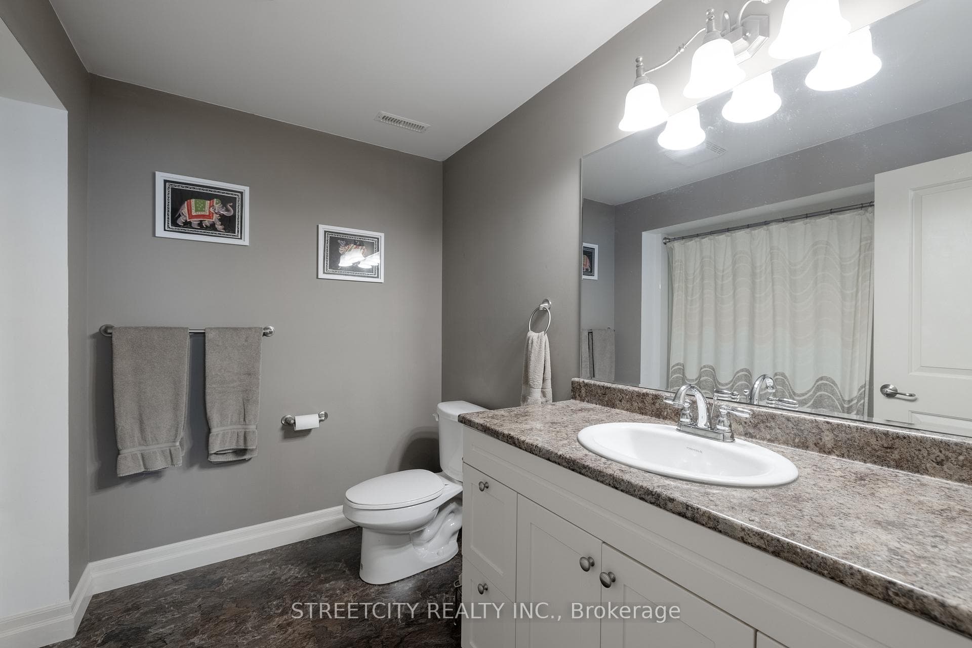 2080 Beaverbrook Avenue Unit 19 photo 30
