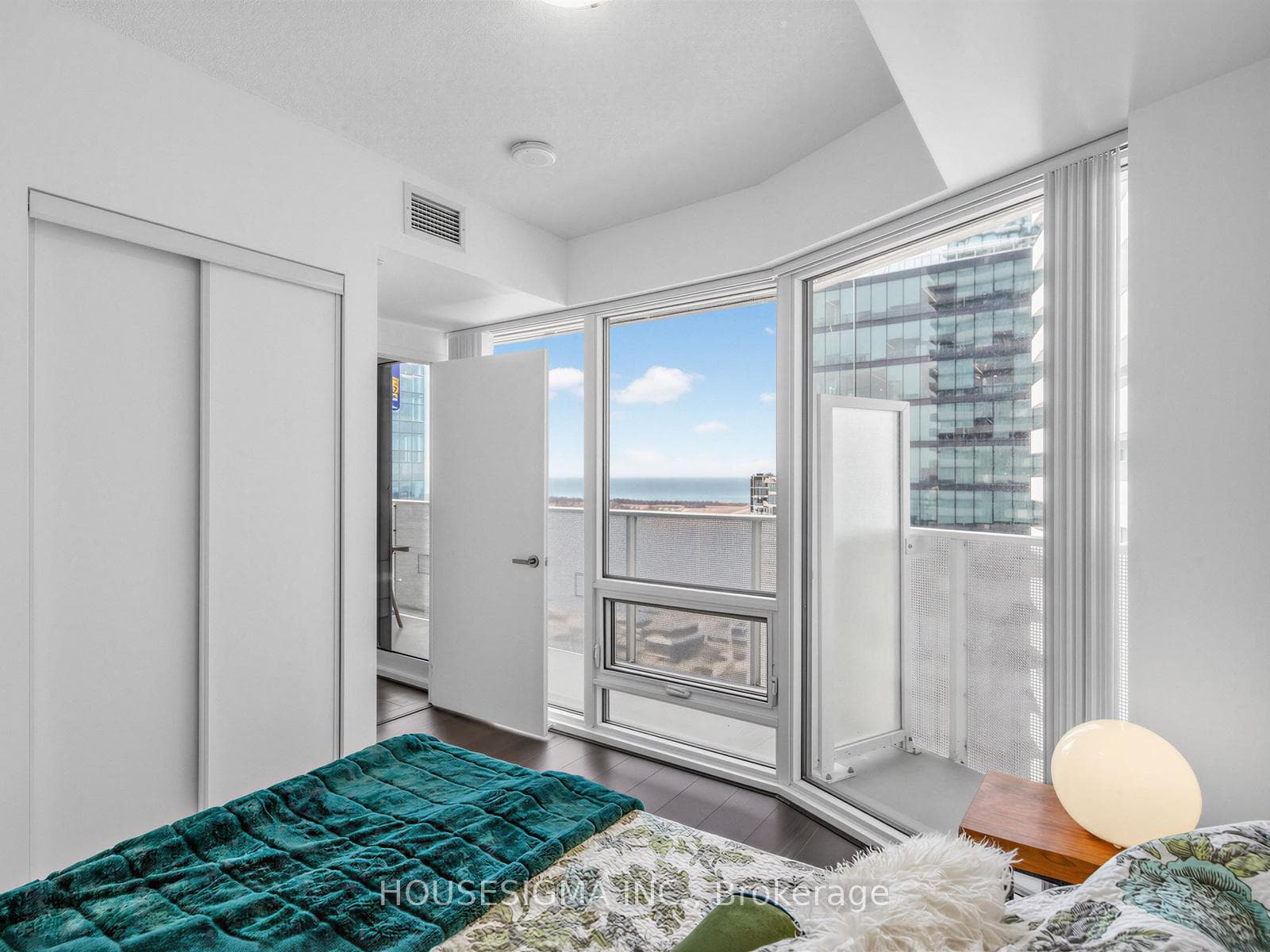 88 Harbour Street Unit 4001 photo 18