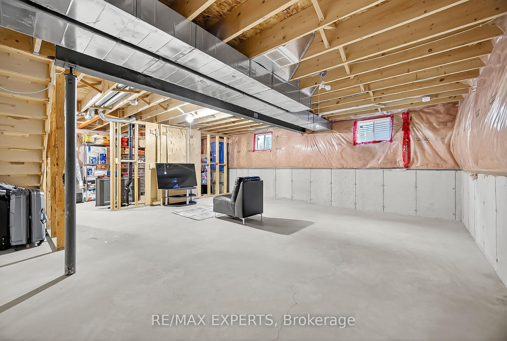936 Talisman Crescent photo 34