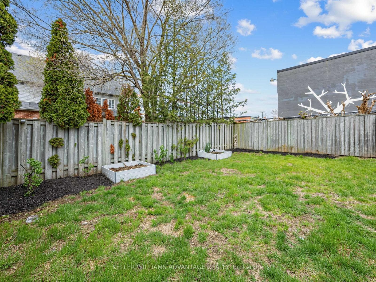 98 Coalport Drive photo 34