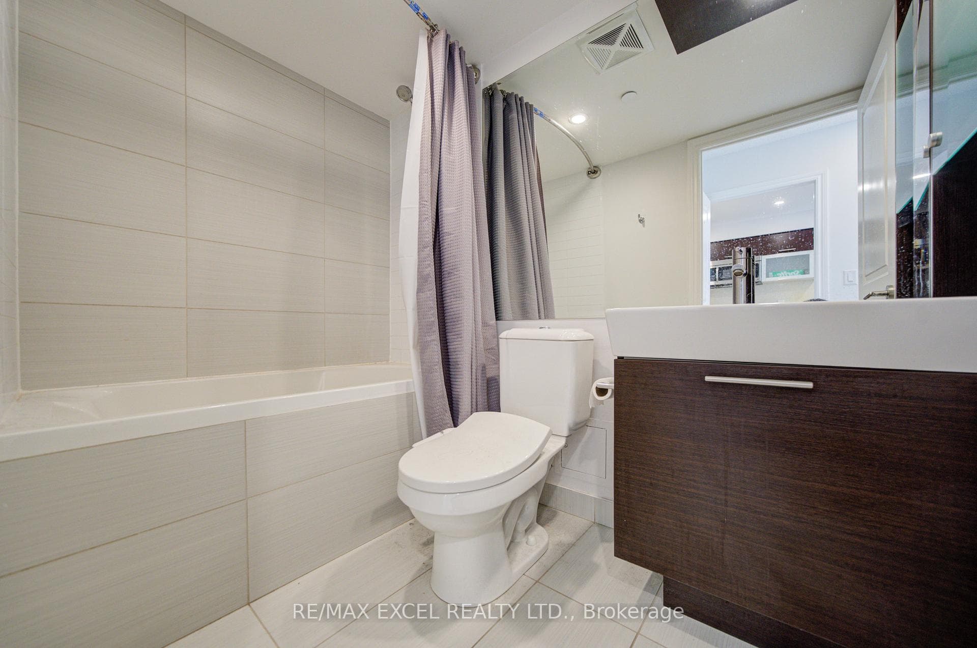 386 Yonge Street Unit 503 photo 34