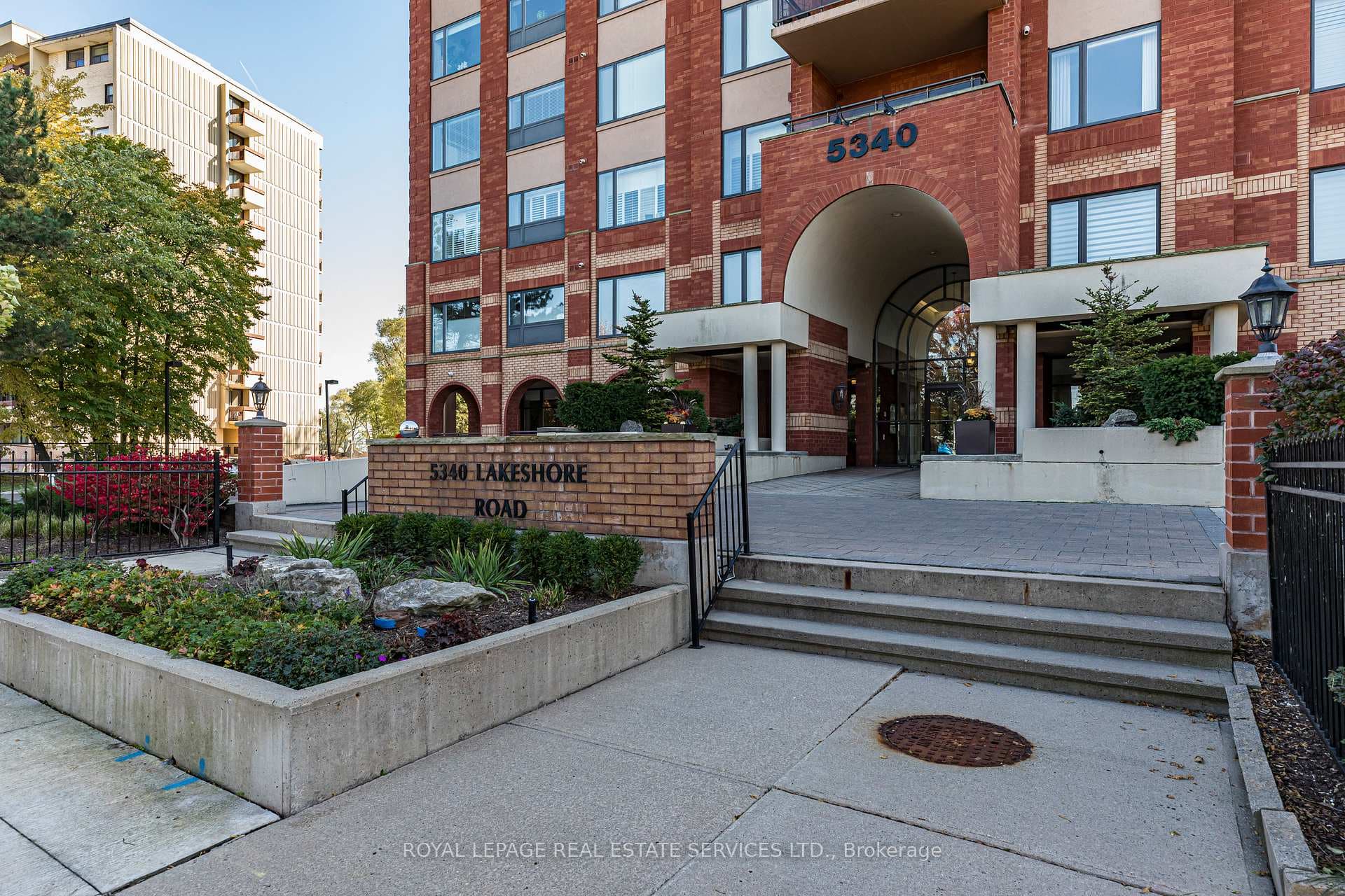 5340 Lakeshore Road Unit 204 photo 6