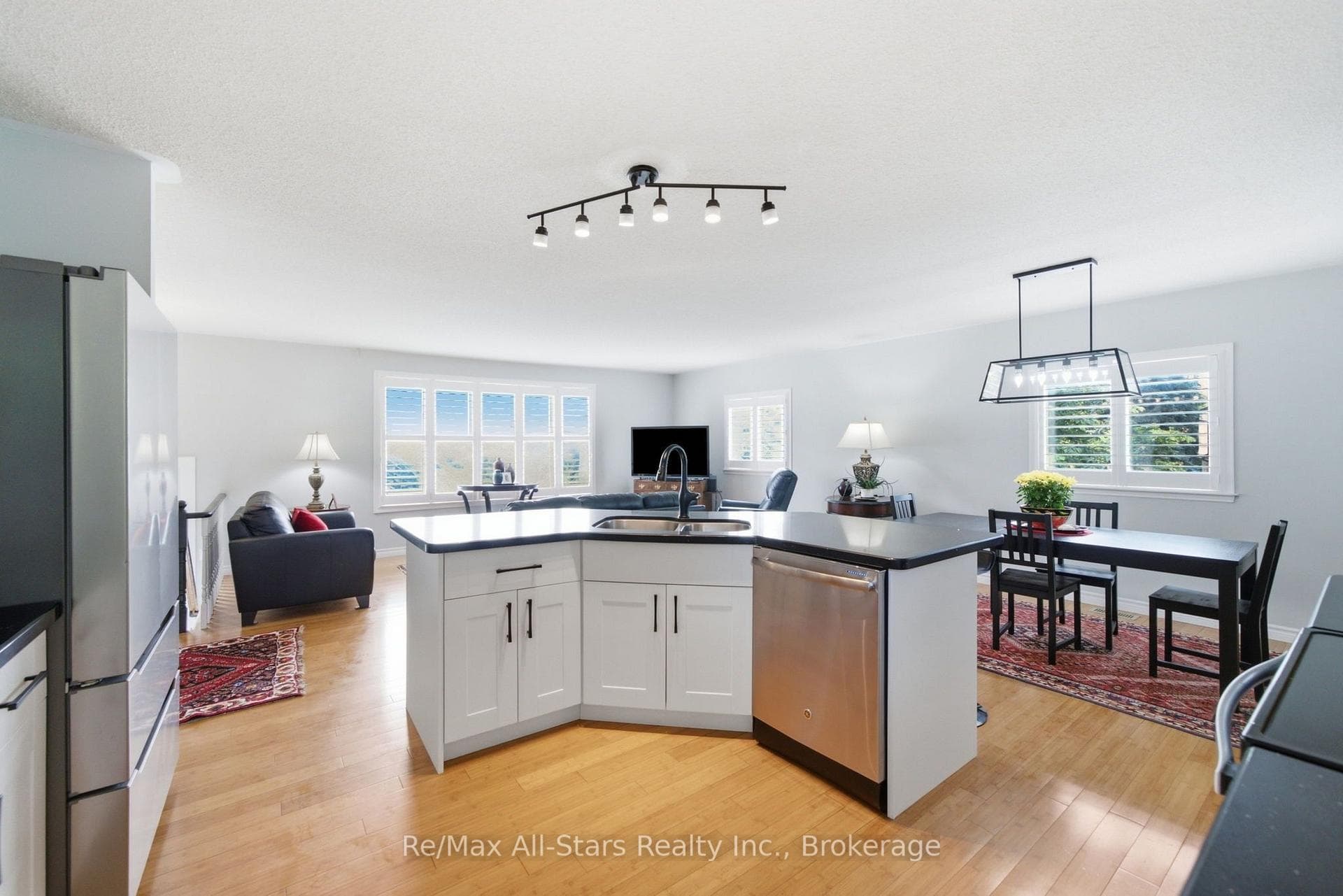 1781 Scugog Street photo 19