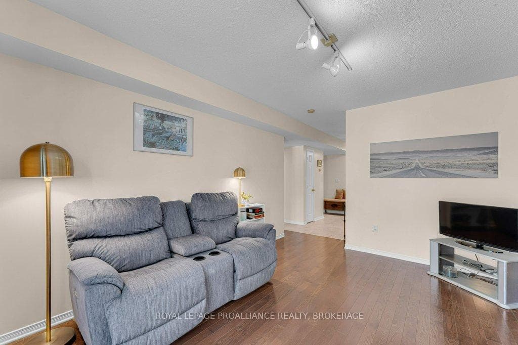 660 Roosevelt Drive photo 35