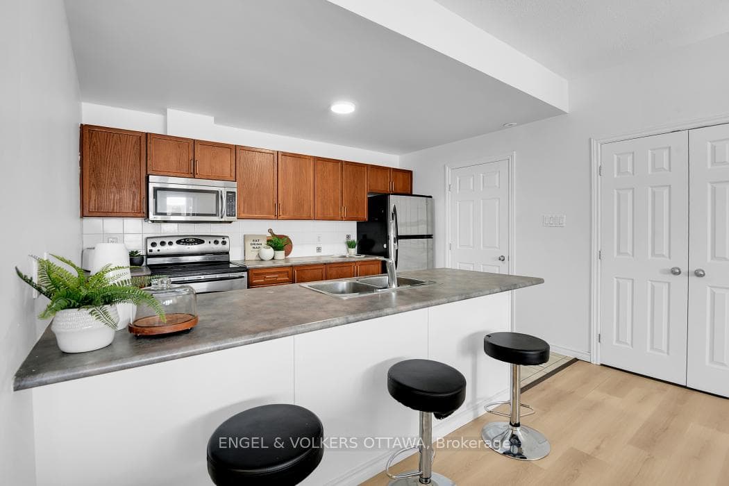 165 Waterbridge Drive Unit 5 photo 6