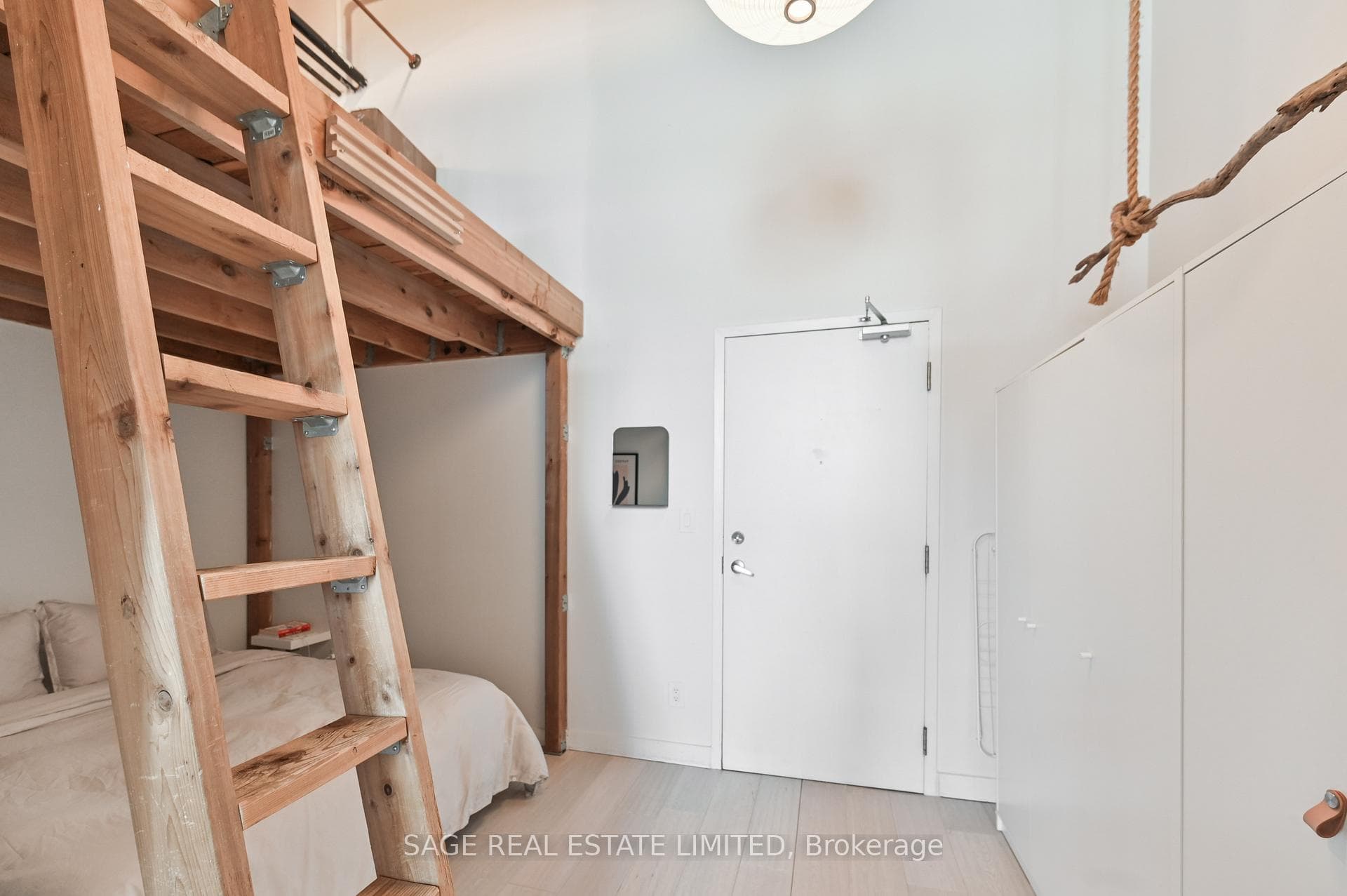 284 St Helens Avenue Unit 206 photo 9