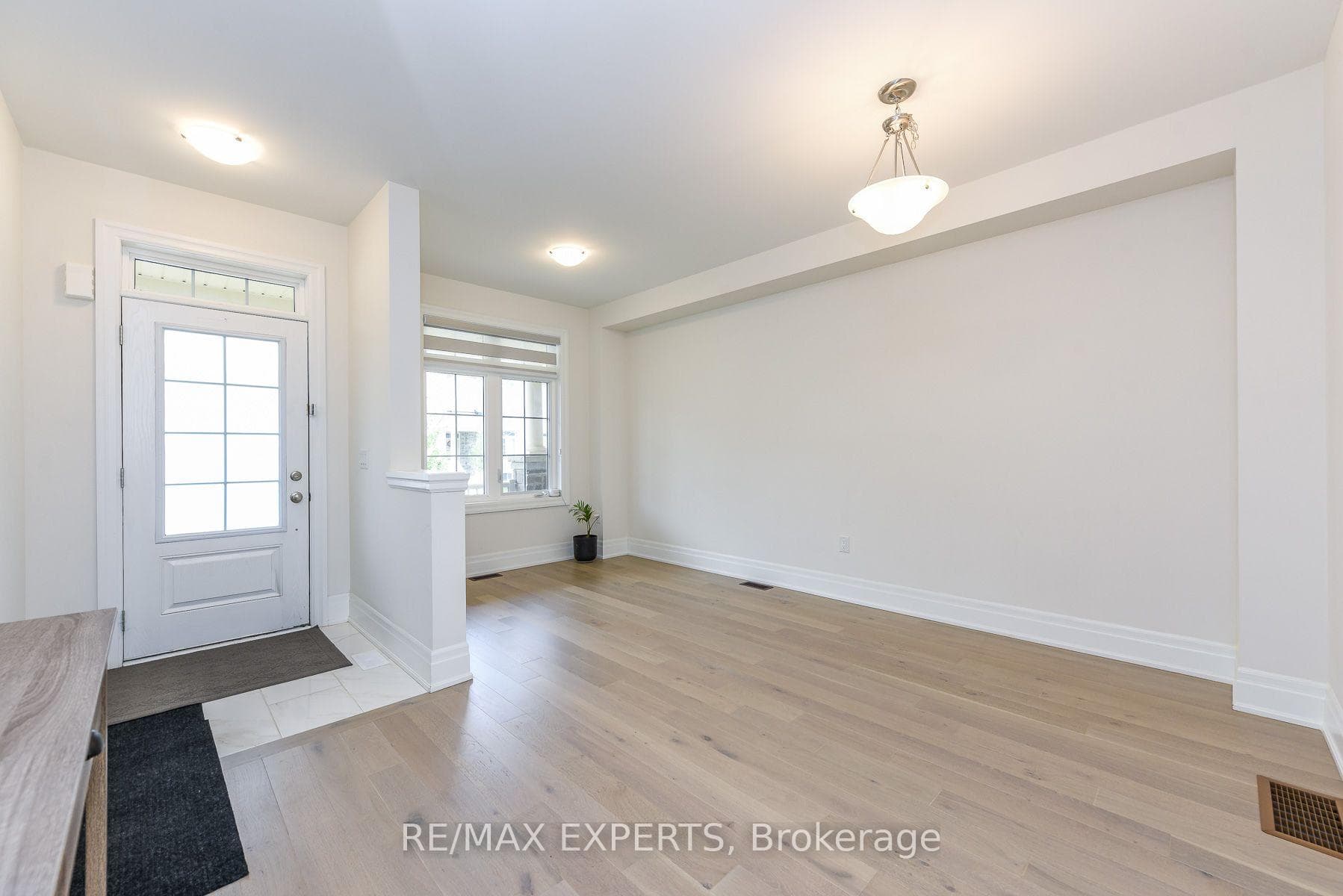 43 Grassbank Road photo 3