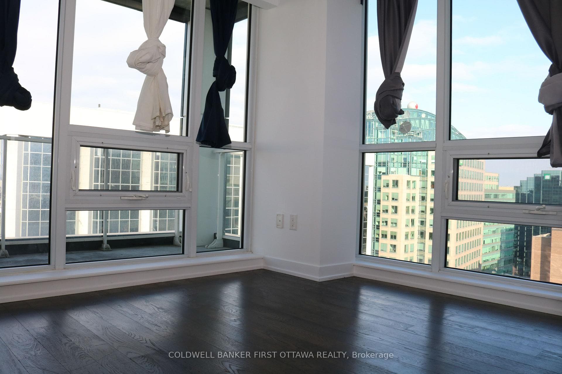 199 SLATER Street Unit 2013 photo 17