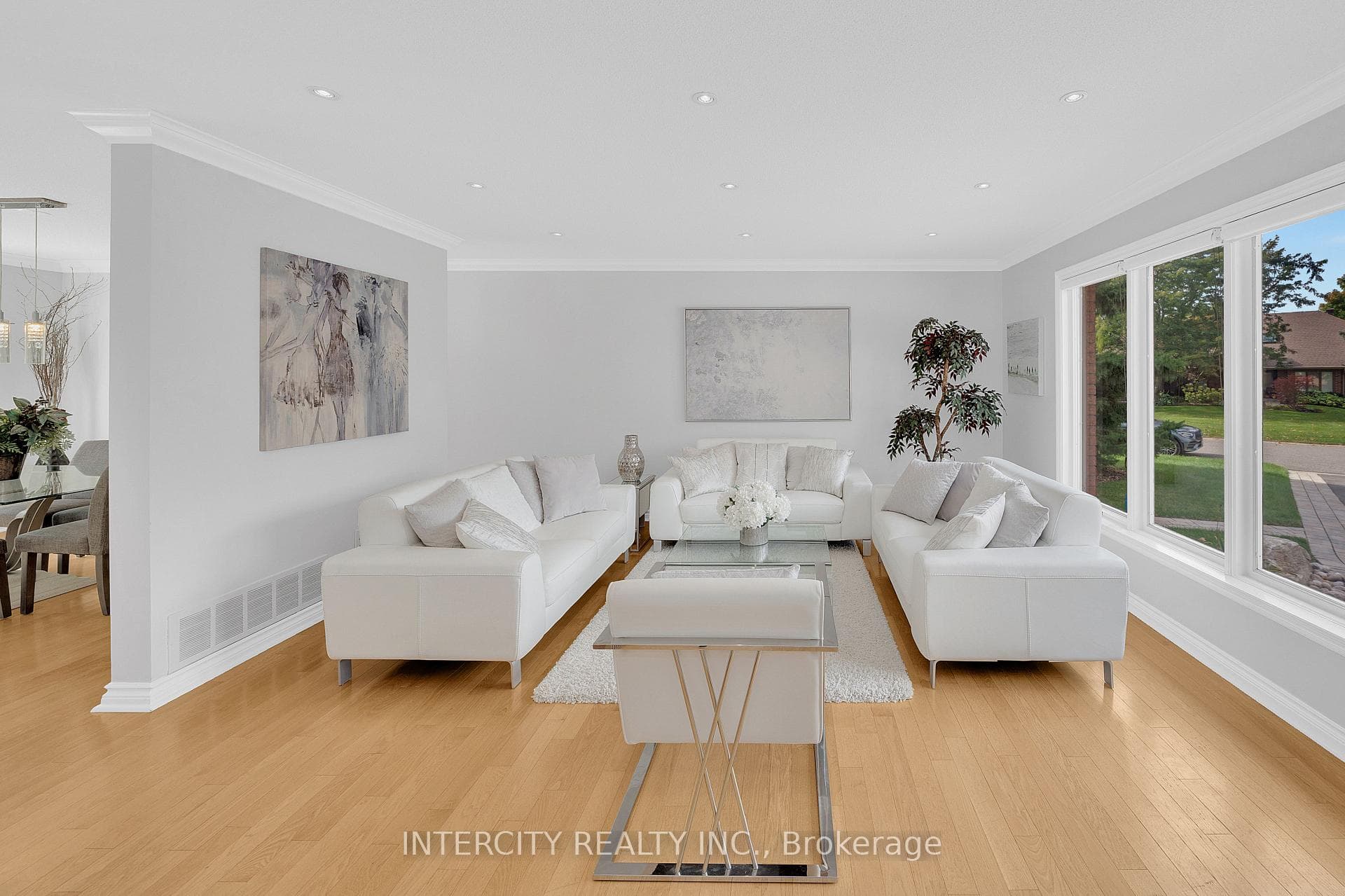 137 Curtis Crescent photo 5