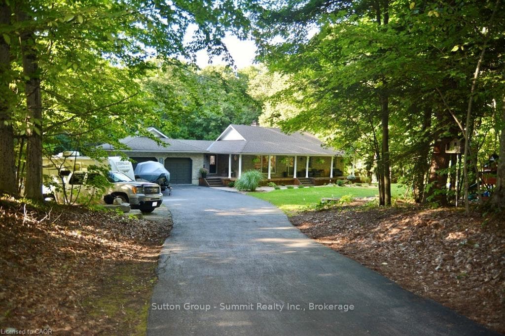 79 KINGFISHER Crescent photo 2