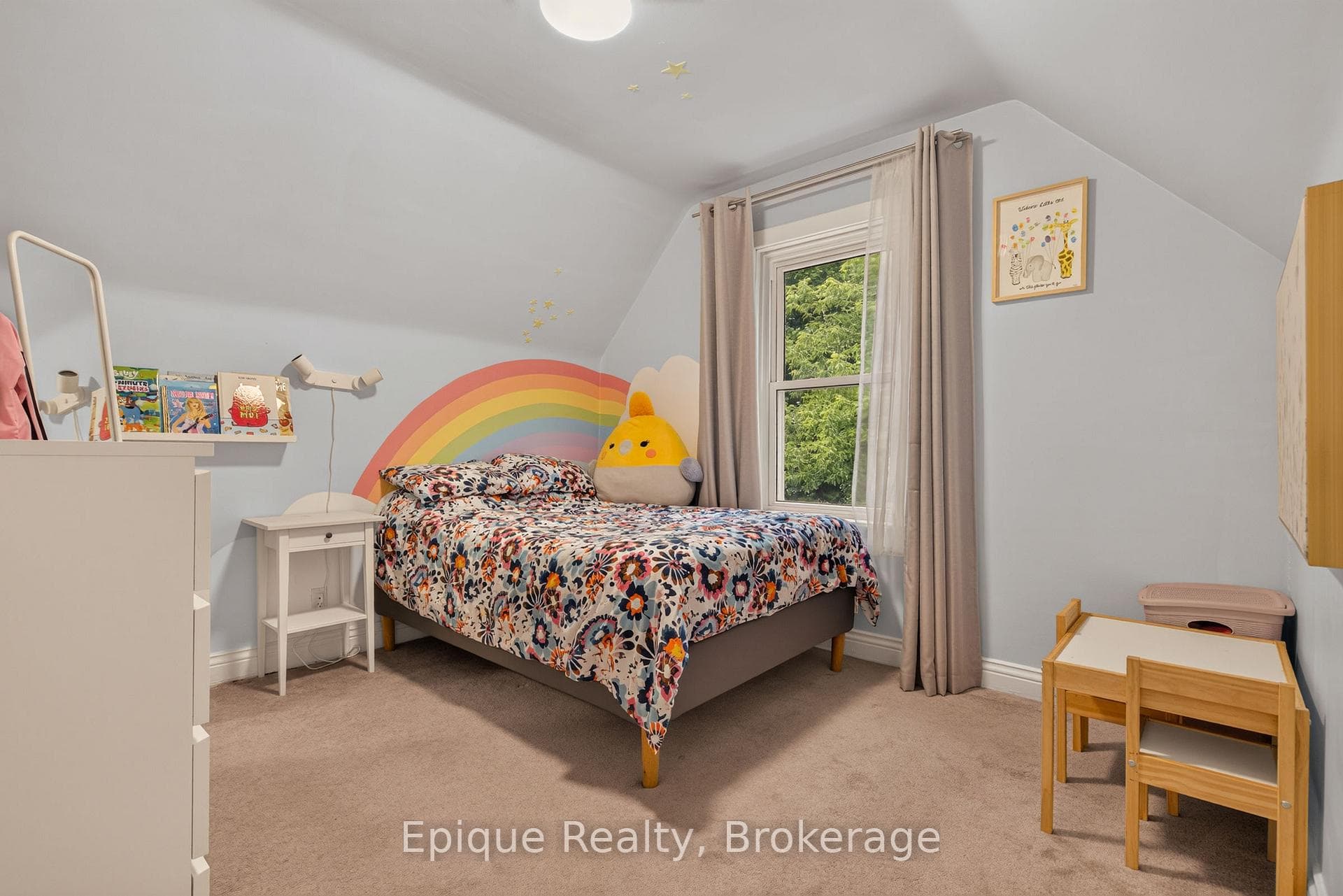 93 Graham Avenue photo 22