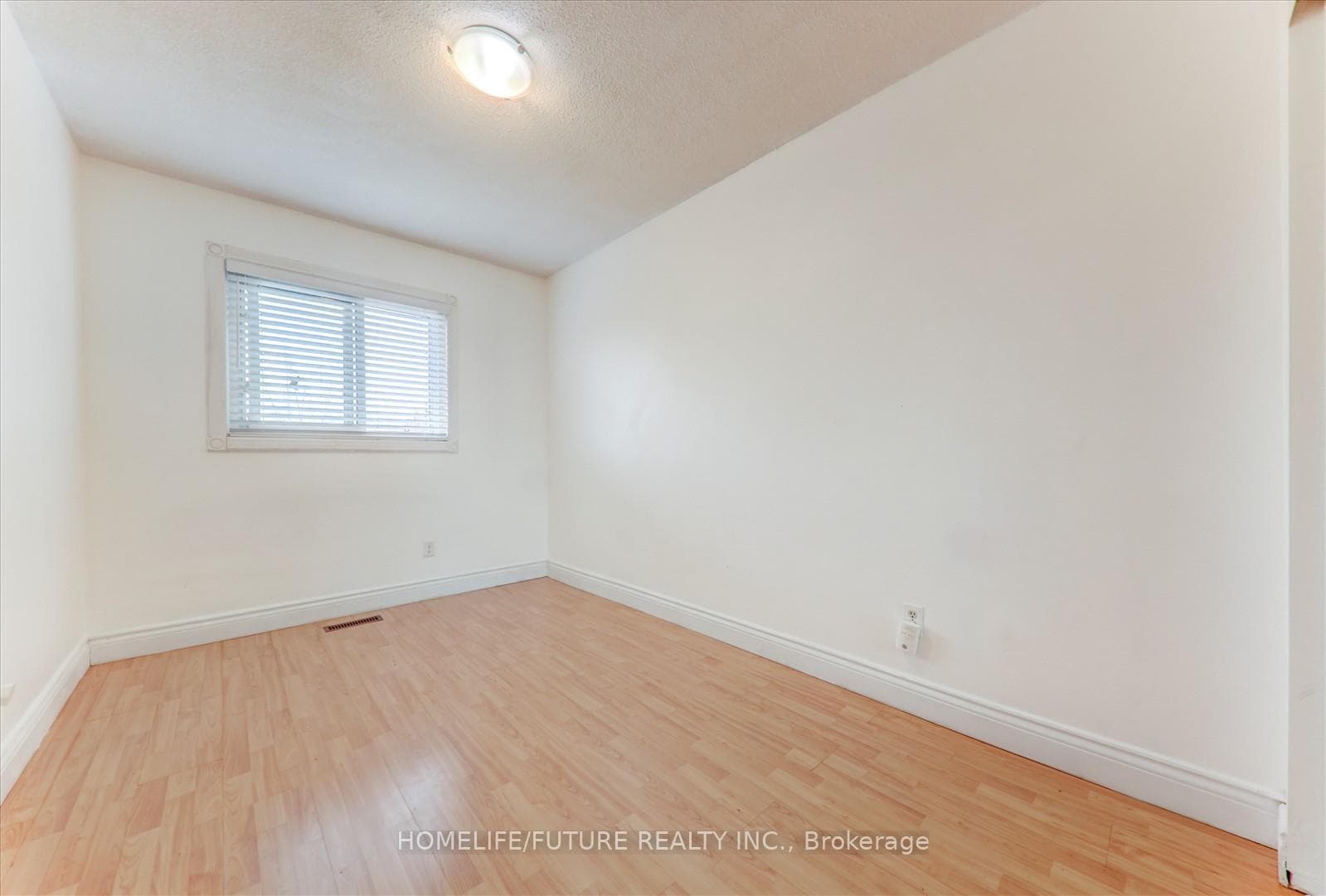 290 Braymore Boulevard photo 26