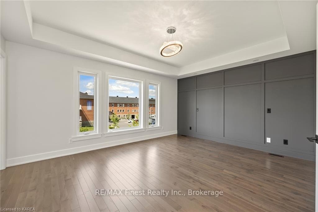 20 PARK Crescent photo 25