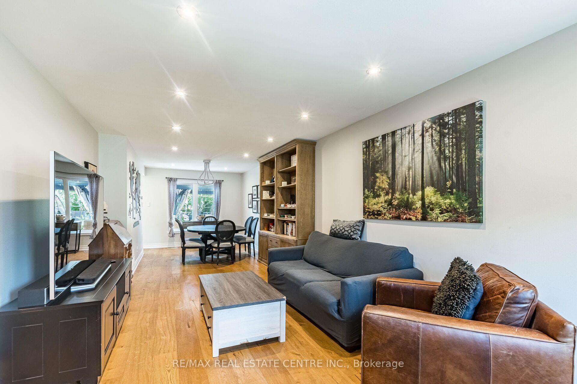 1571 Meadowfield Crescent photo 5