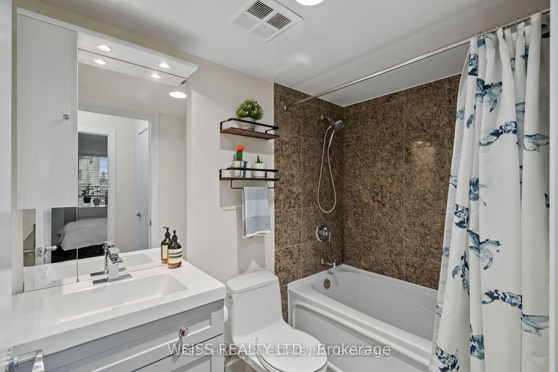 4-pc Bathroom