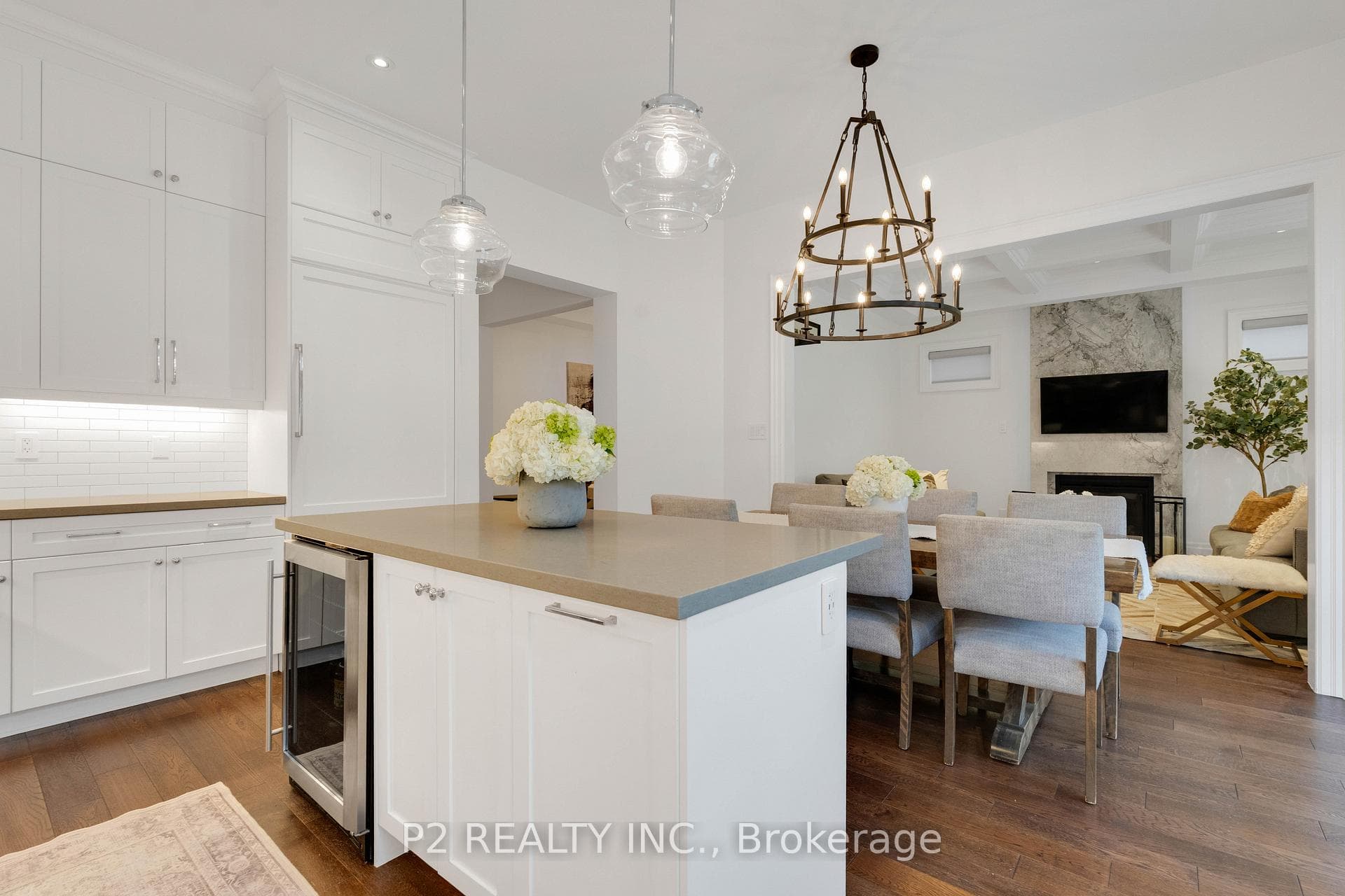 10 King Boulevard photo 13