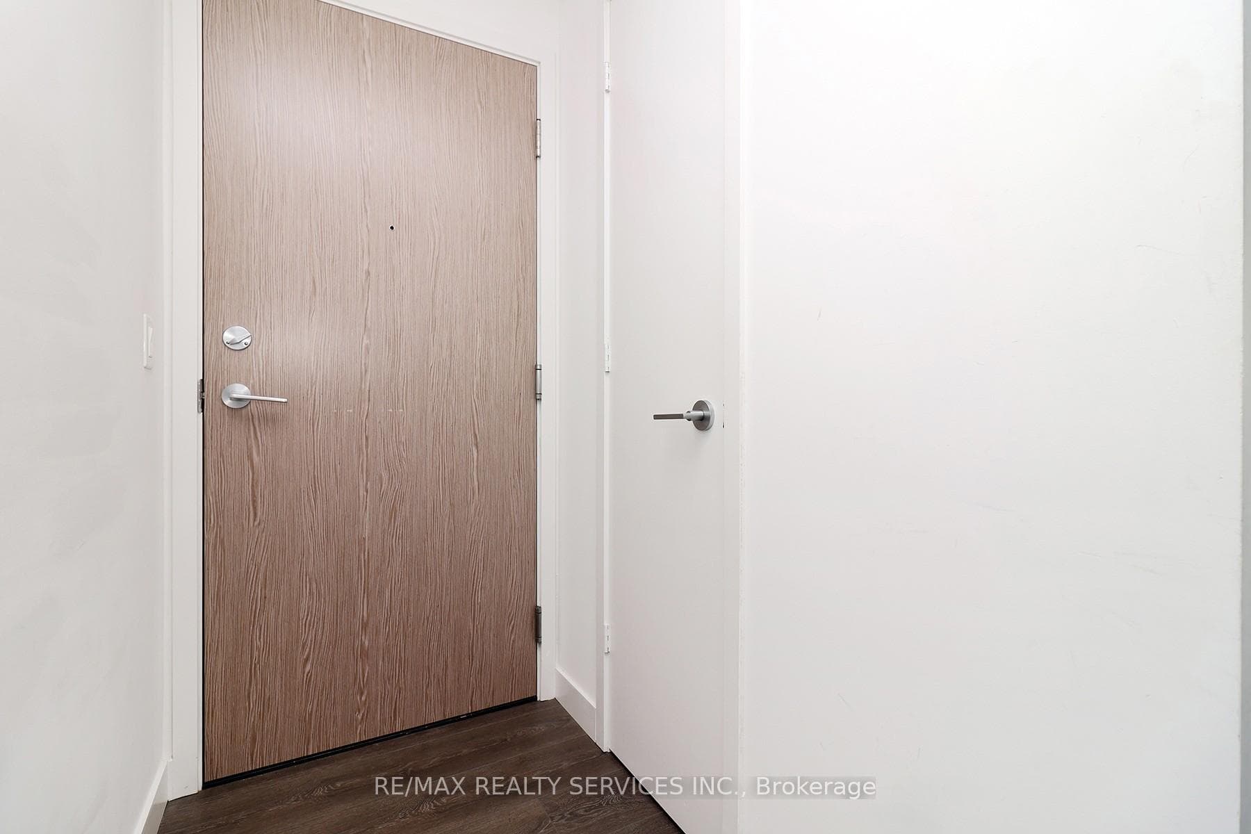 215 Queen Street Unit 1105 photo 4