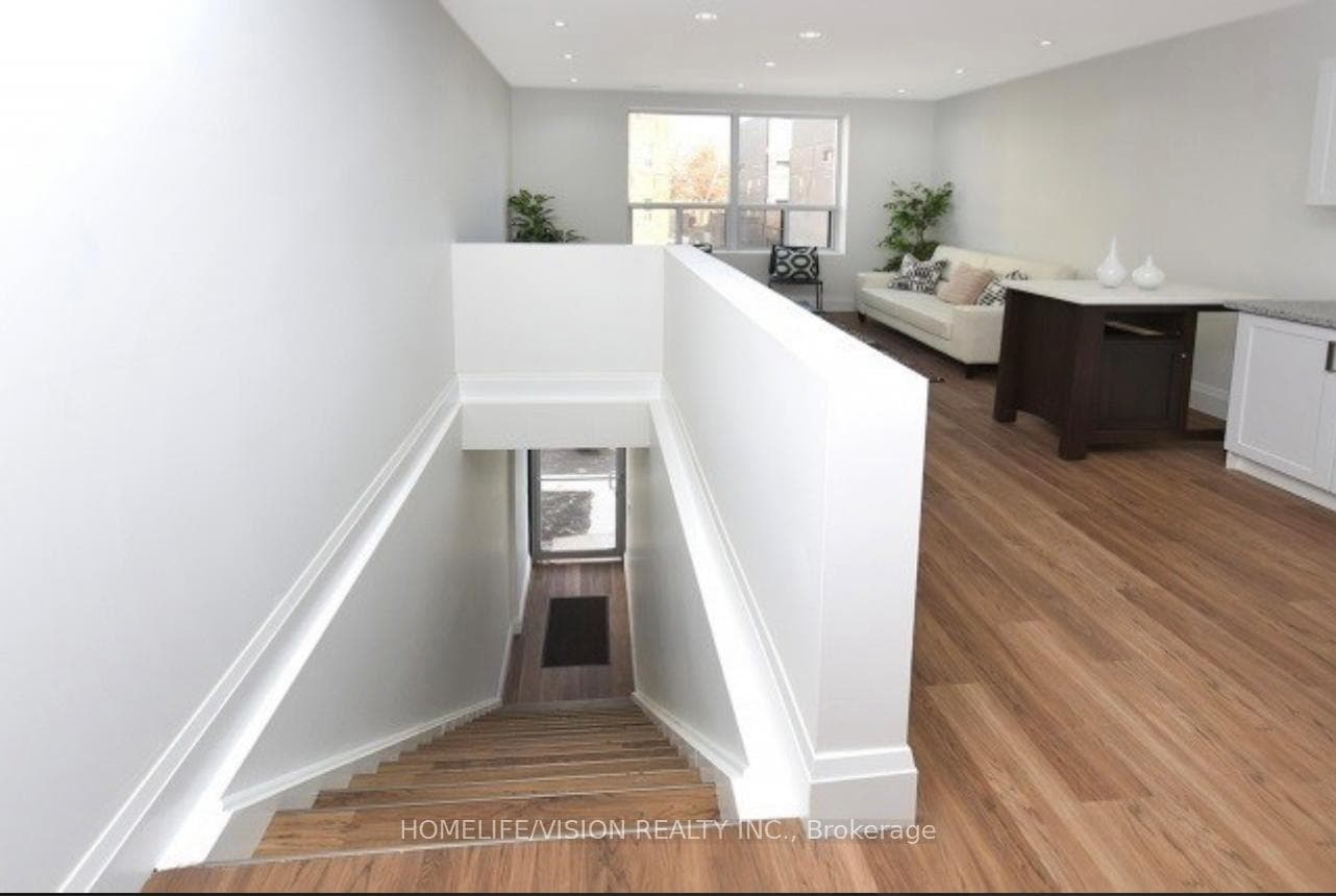 864A Broadview Avenue Unit Upper photo 4