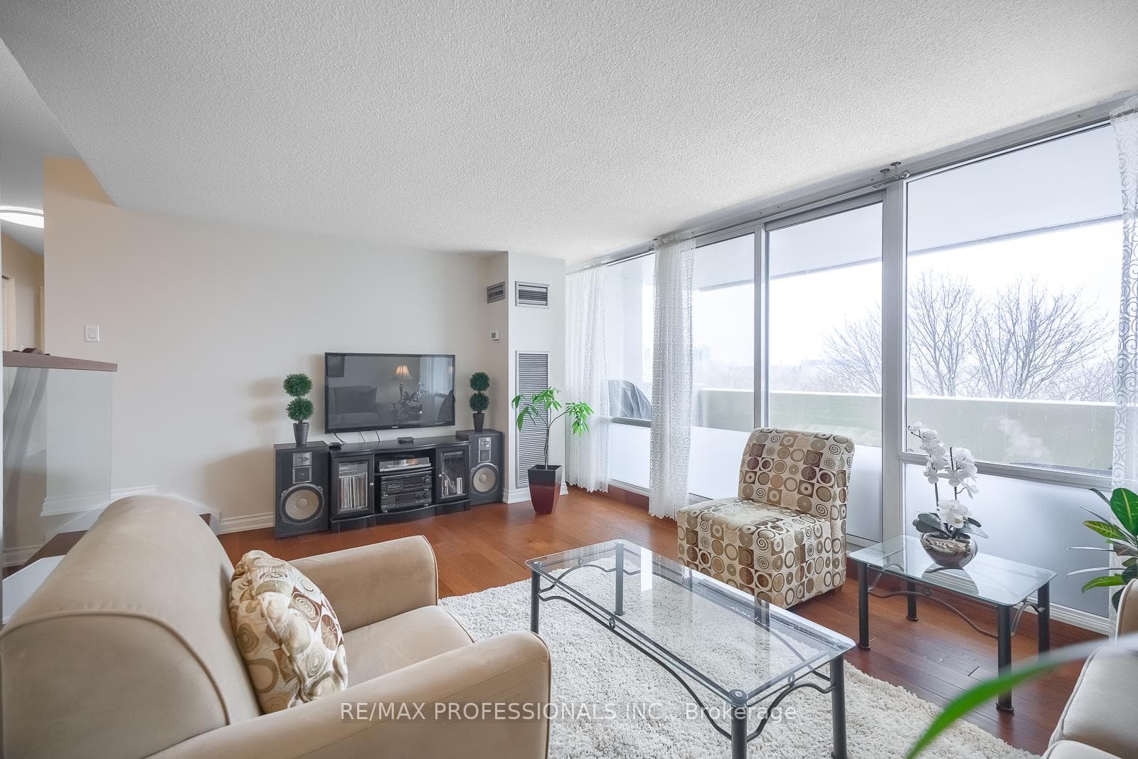240 Scarlett Road Unit 604 photo 8