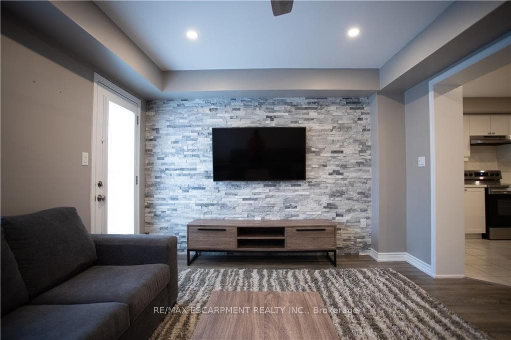 560 Allport Gate photo 18