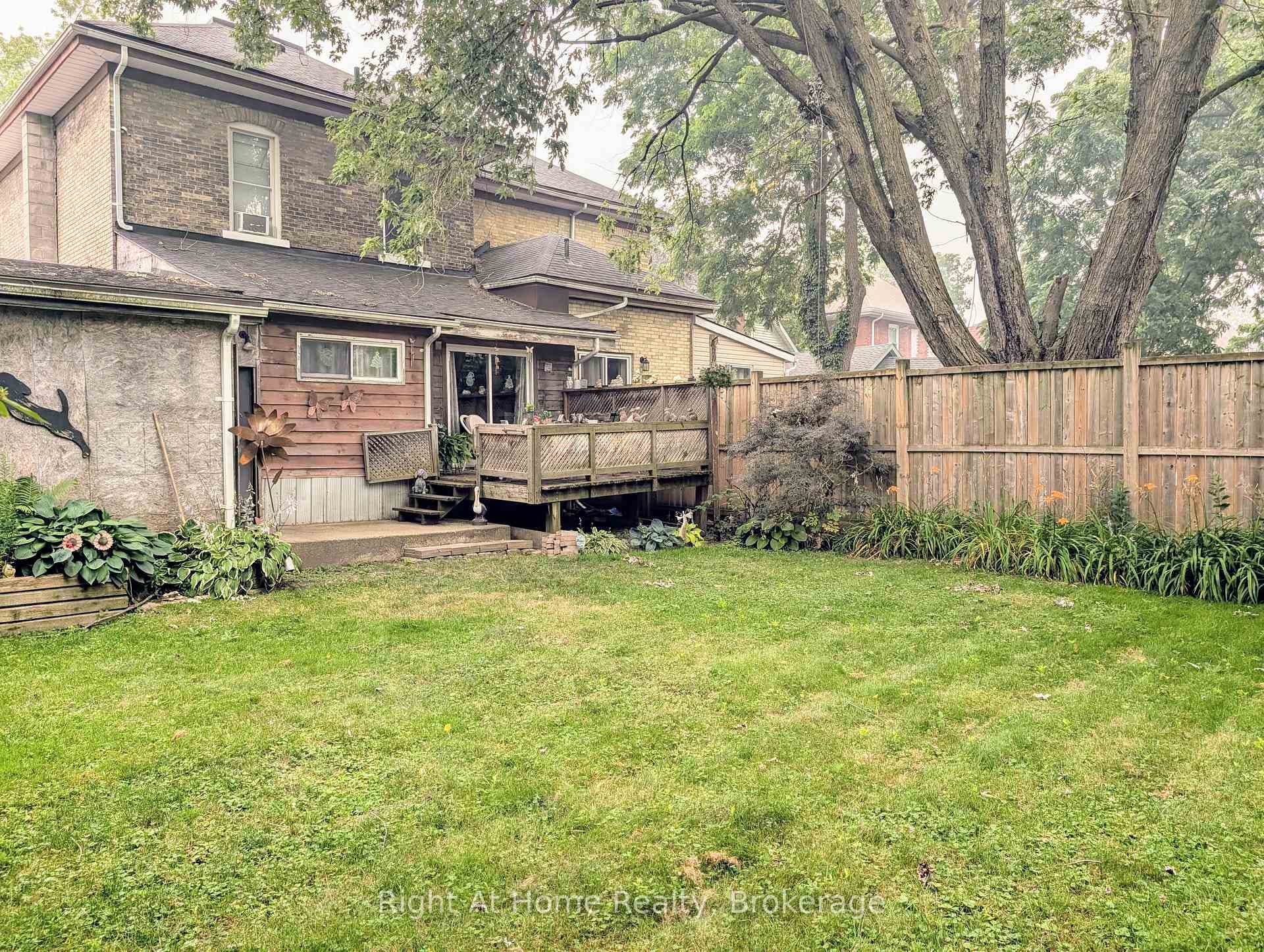 142 Douro St Street photo 19
