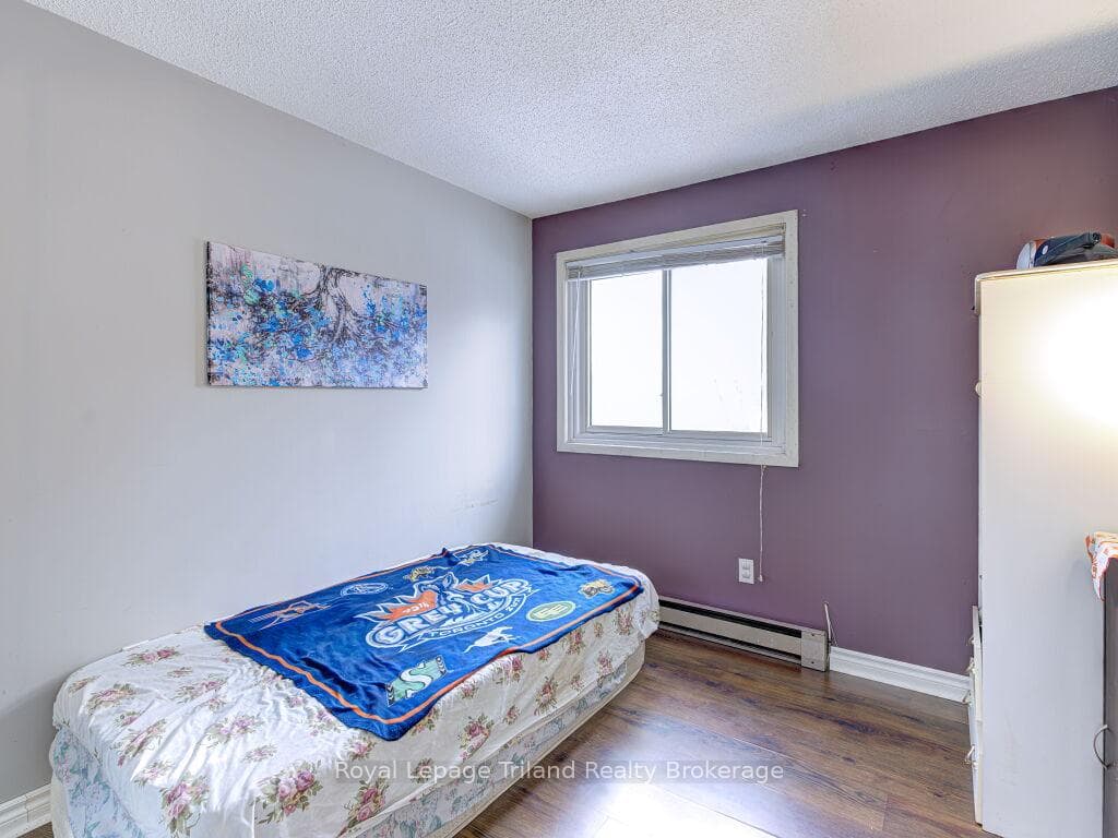 8 Hazelglen Court photo 25