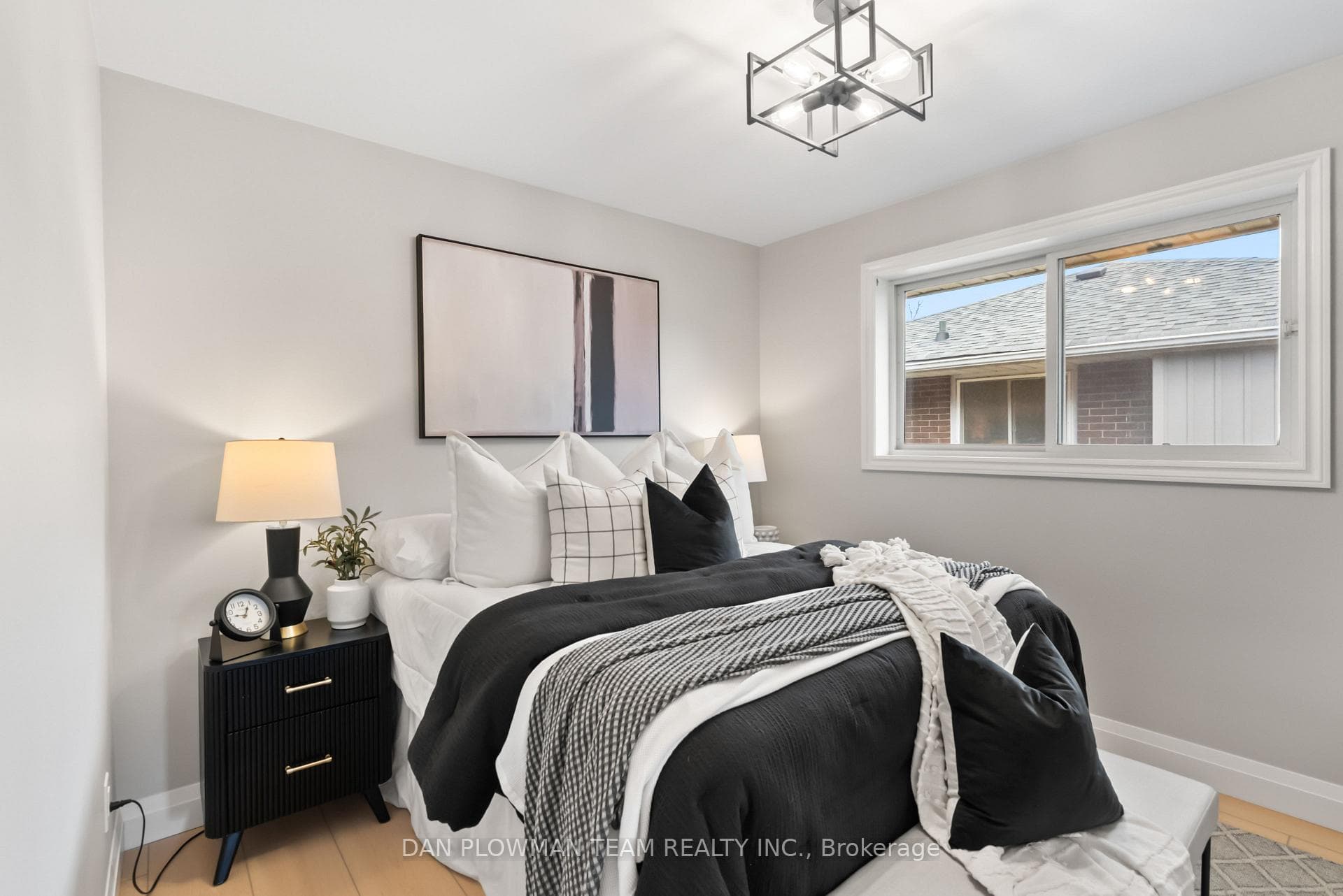 119 Thorncliffe Street photo 16