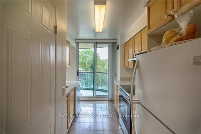 238 Doris Avenue Unit 707 photo 9