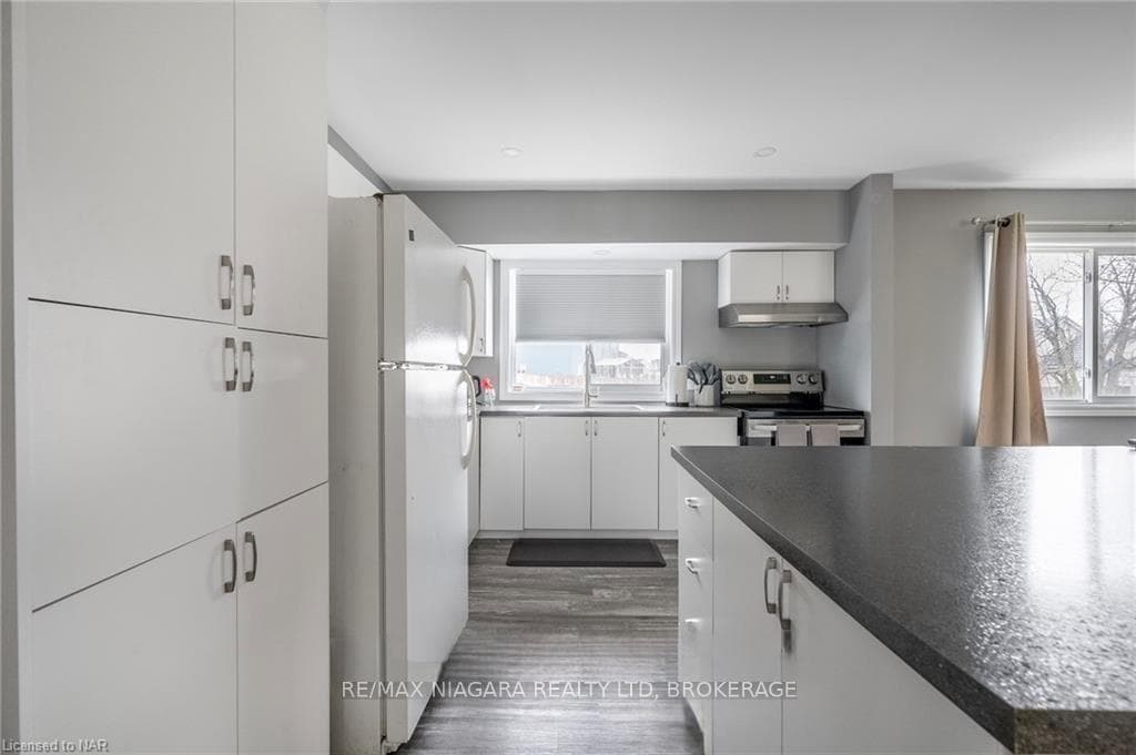 1075 Ontario Road photo 8