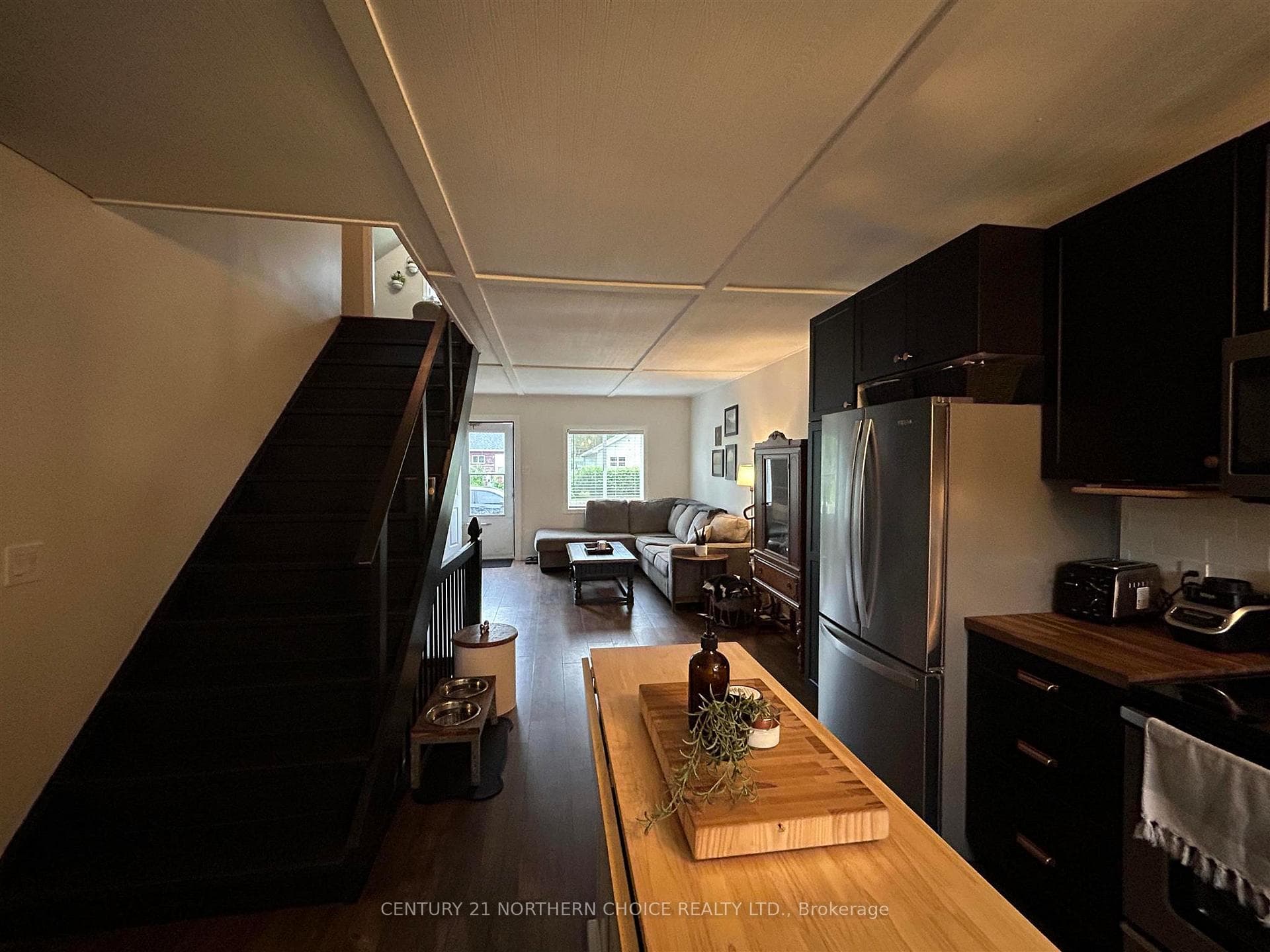 907 SMITH Avenue photo 5