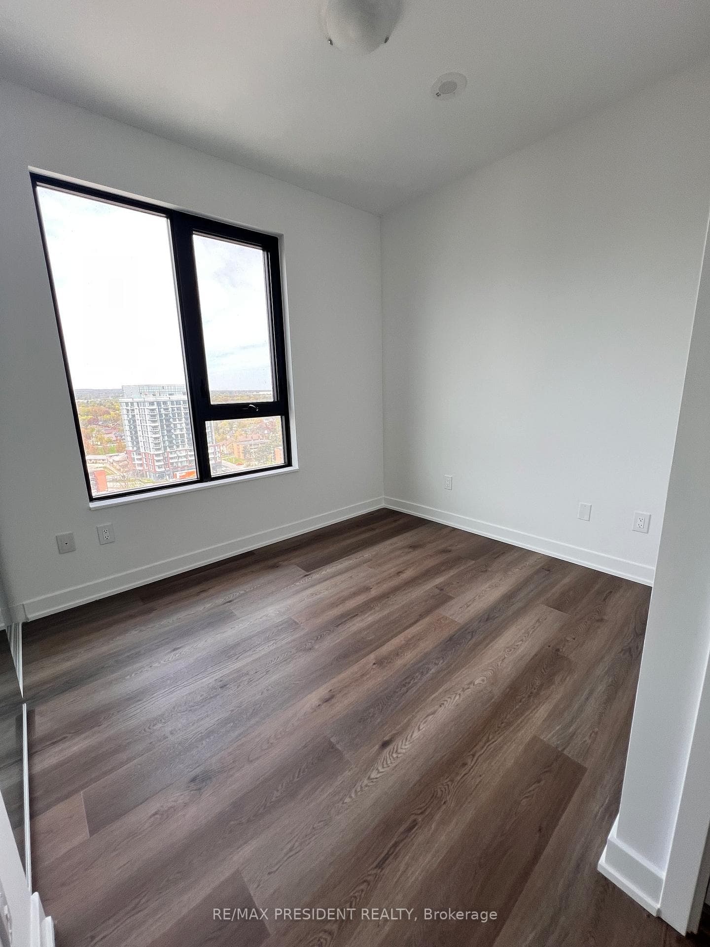 2075 Lakeshore Road Unit 1409 photo 16