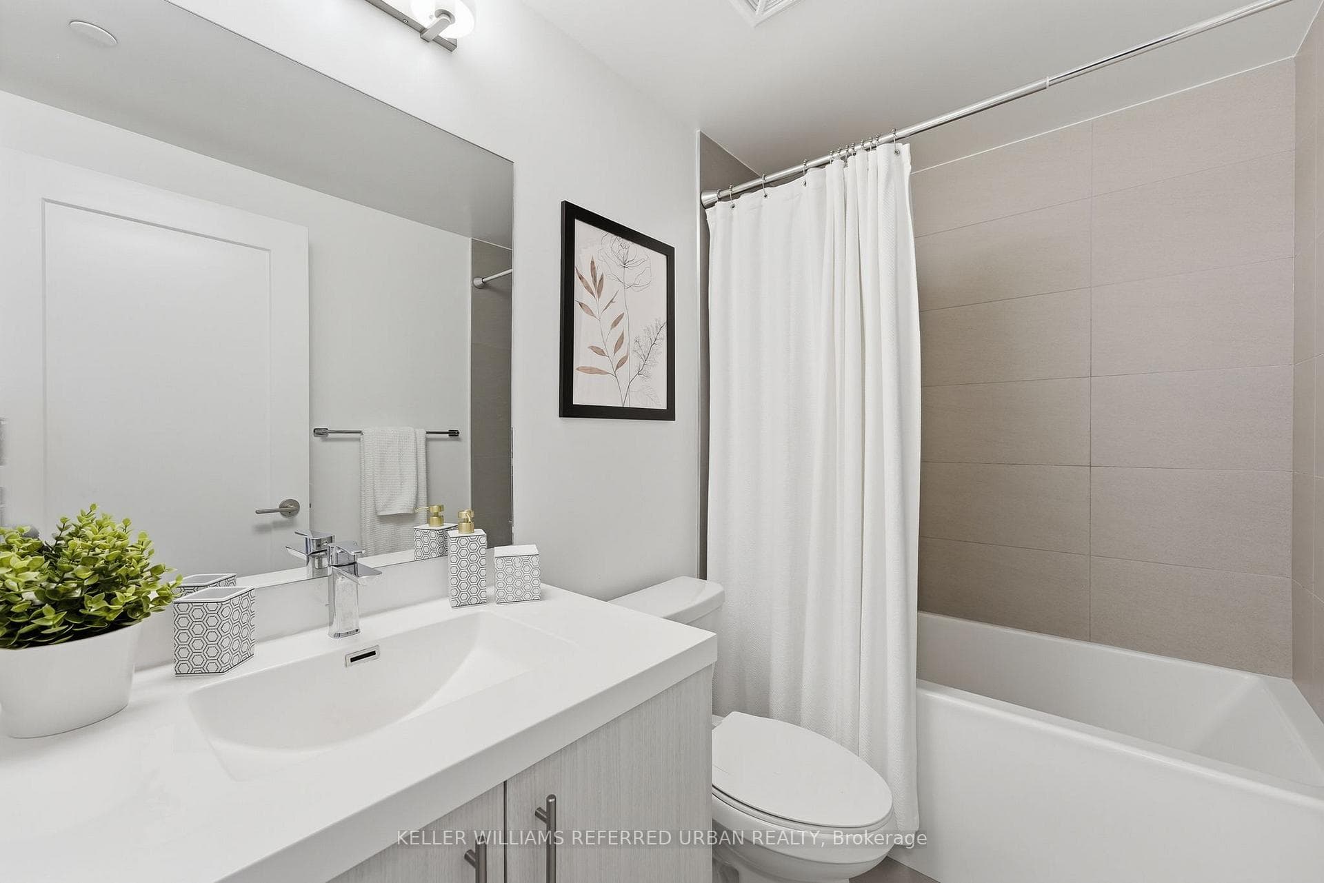 286 Main Street Unit 1702 photo 11