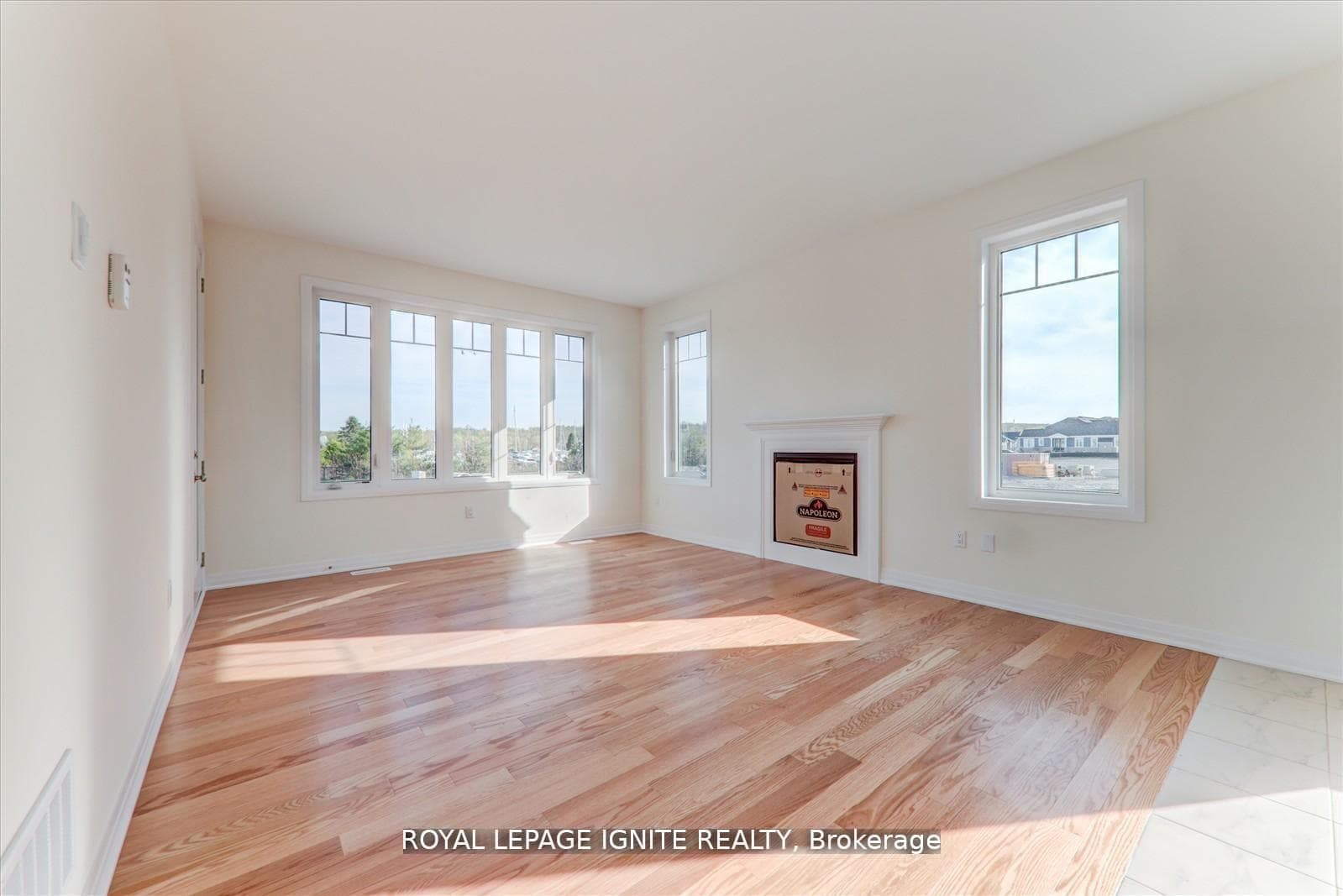 553 Hudson Crescent photo 16