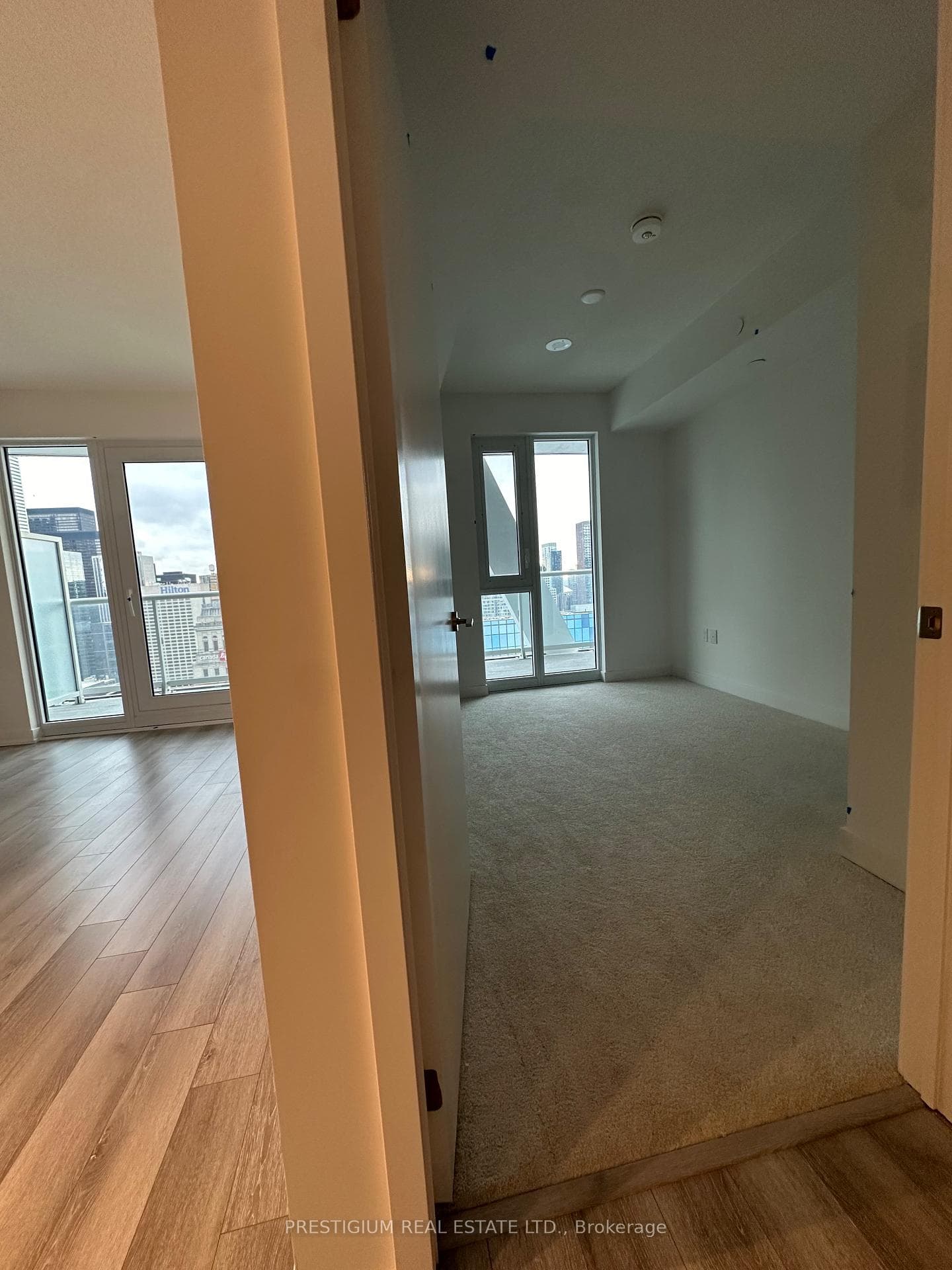 230 simcoe Street Unit 2715 photo 19