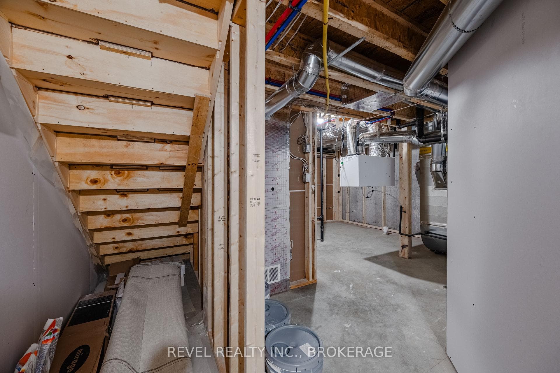 1075 Barrow Avenue photo 32