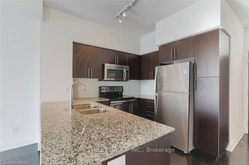 65 Speers Road Unit 710 photo 4