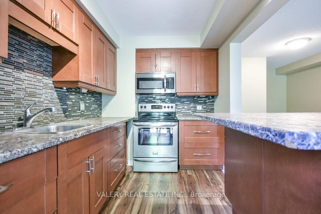 492 Laclie Street Unit 14 photo 6