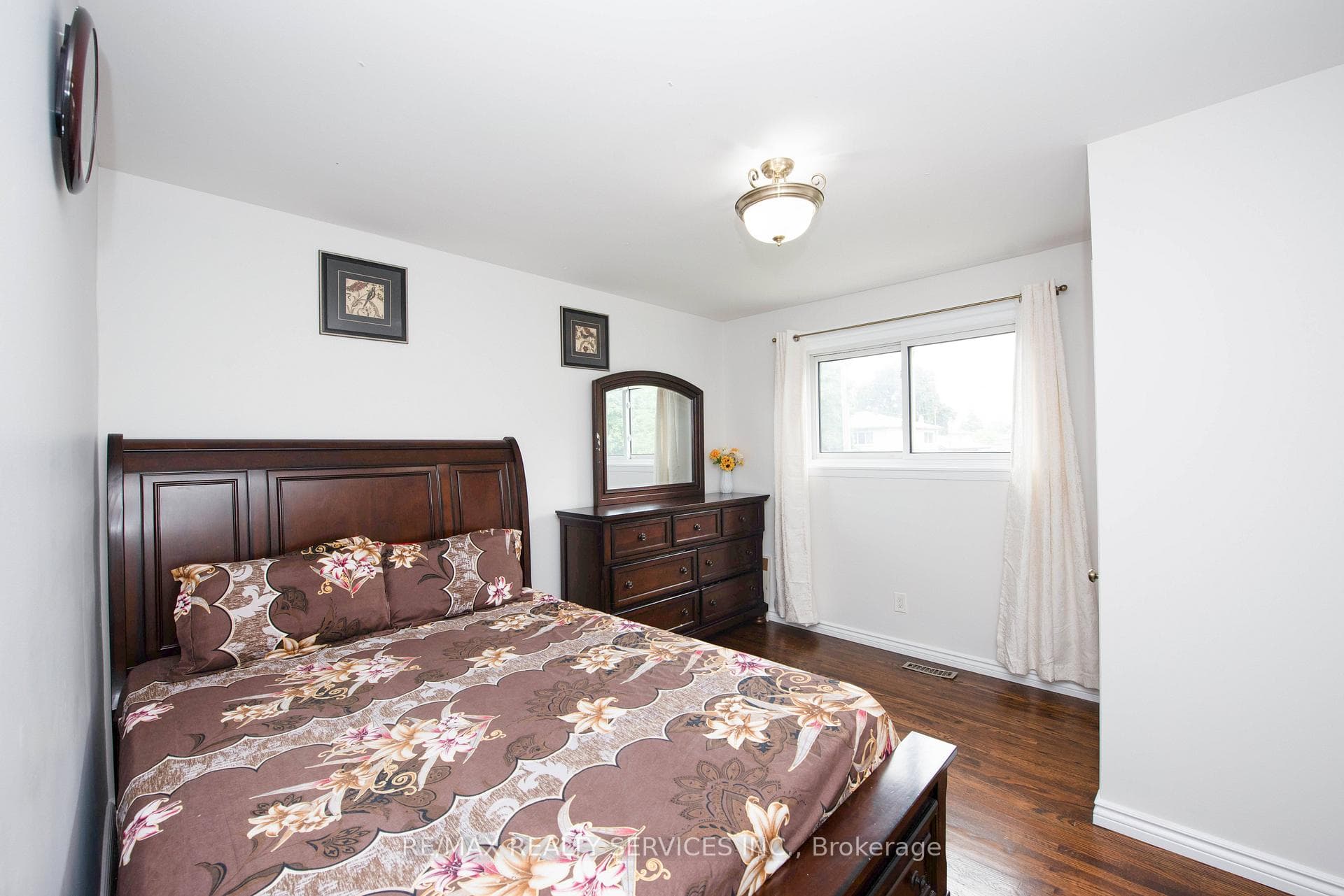 28 Dearbourne Boulevard photo 27