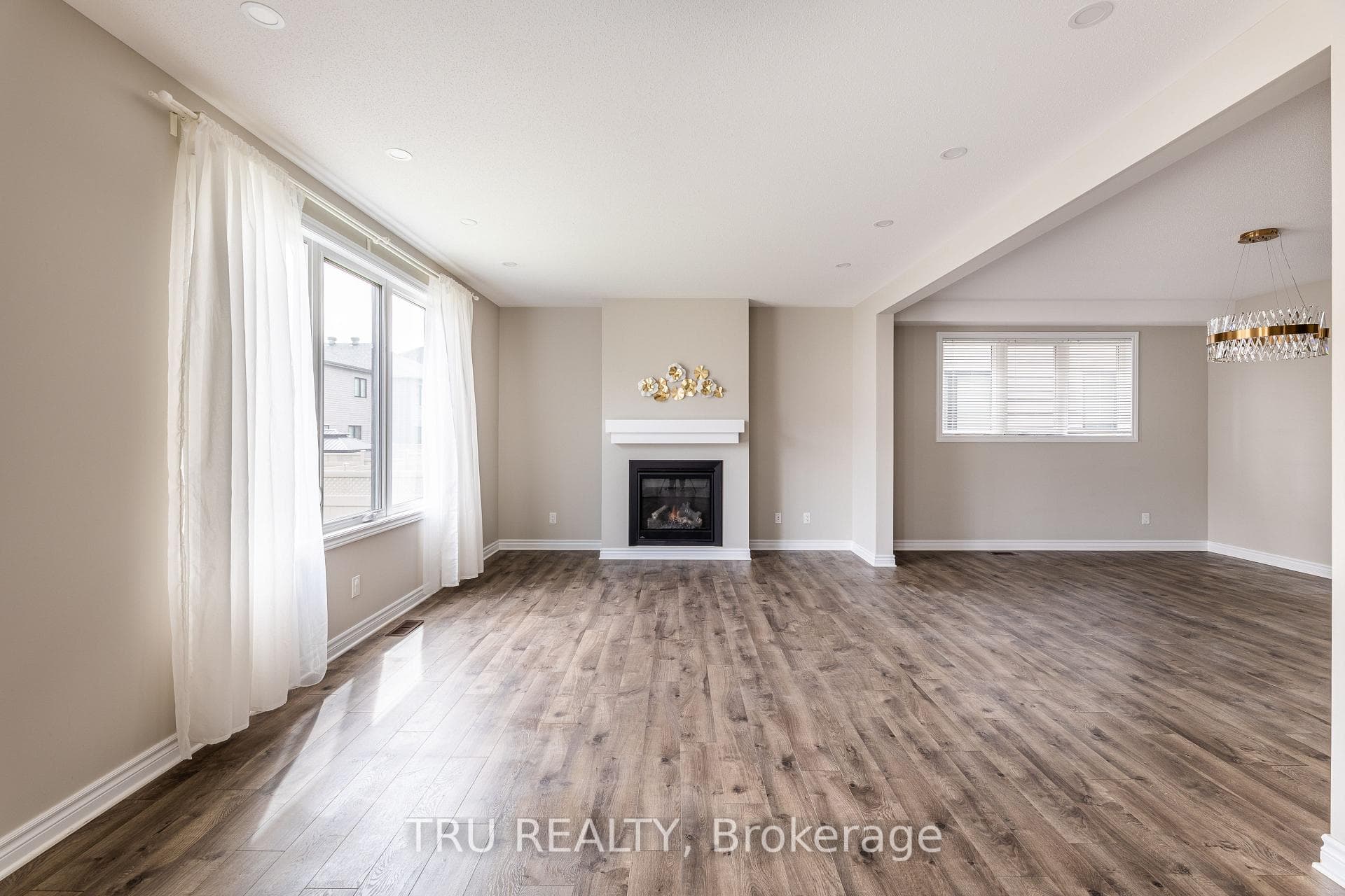 121 DISCOVERY Crescent photo 10