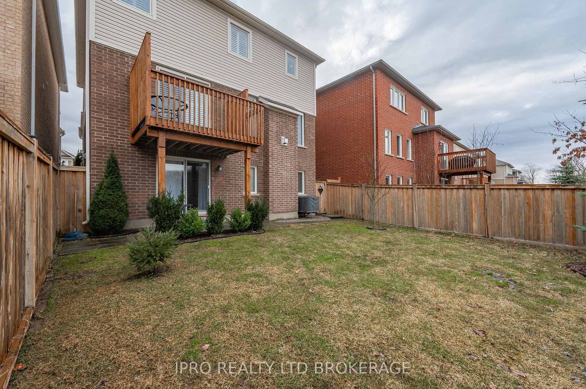 300 Shady Glen Crescent photo 27