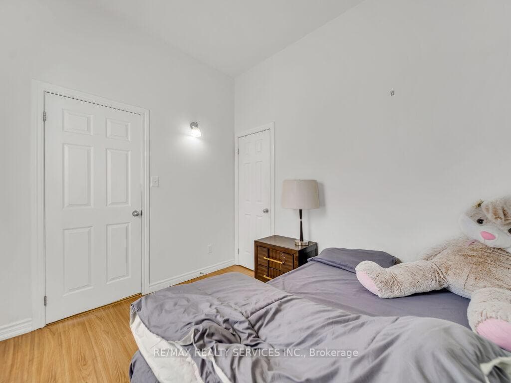 65 MOORE Street photo 23