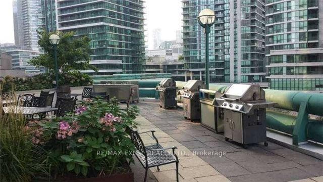 10 Queens Quay Unit 1607 photo 18