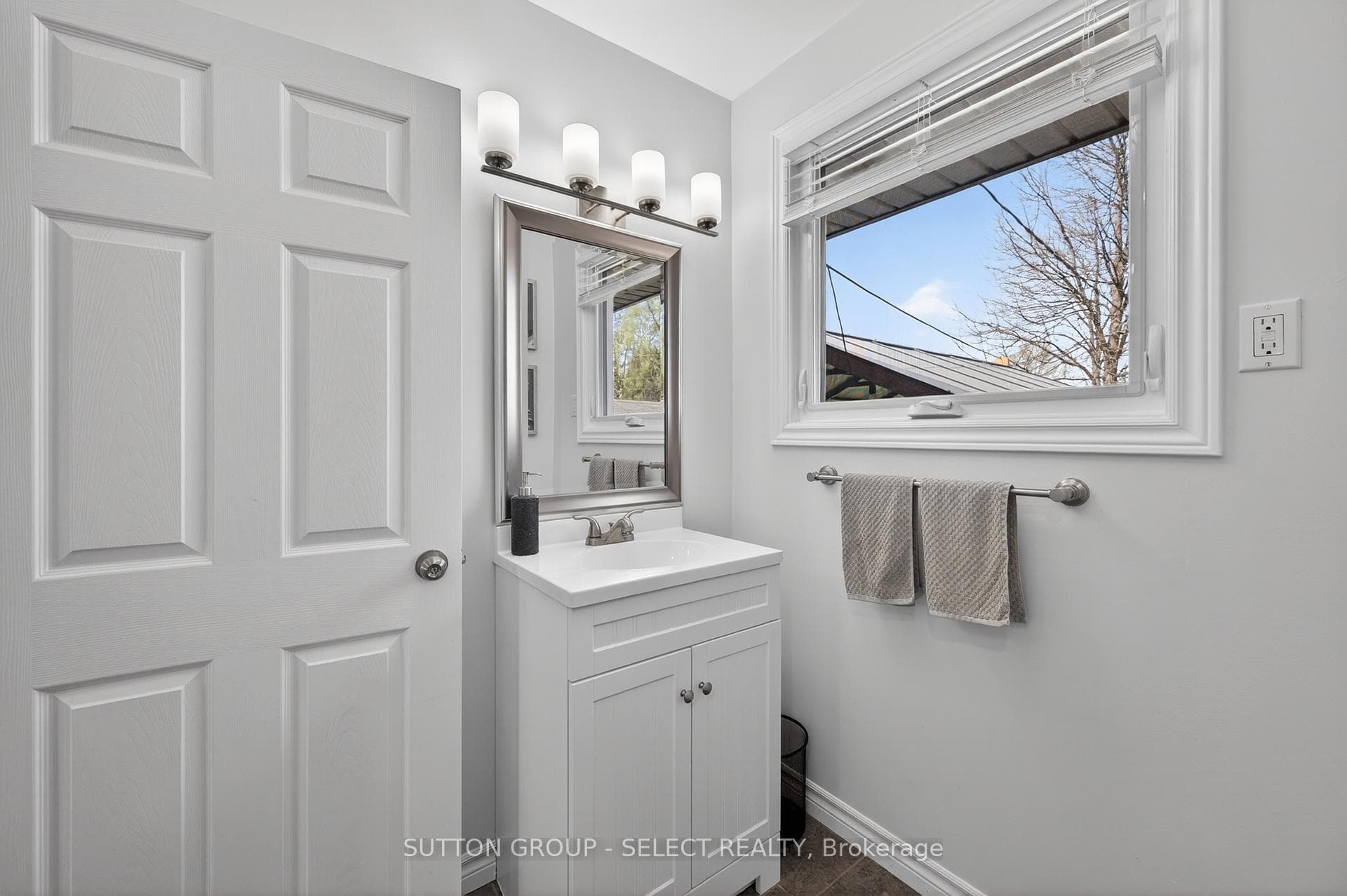 86 TEWKSBURY Crescent photo 24