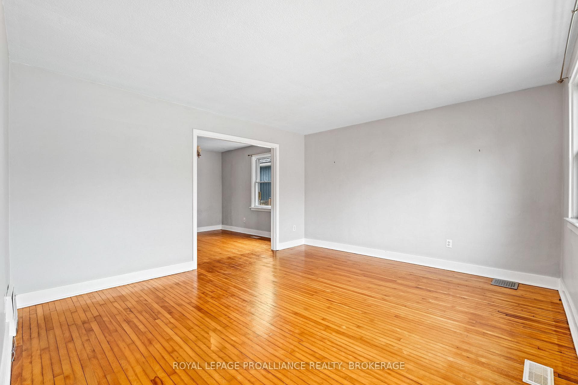 172 Carruthers Avenue photo 6