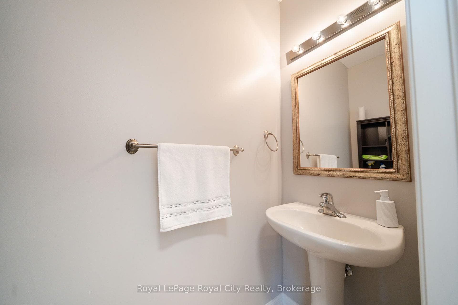 66 Horton Walk photo 12