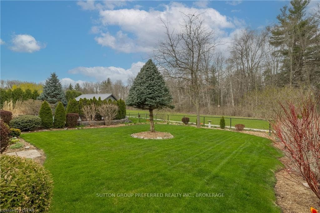 44 FOREST GROVE Crescent photo 30